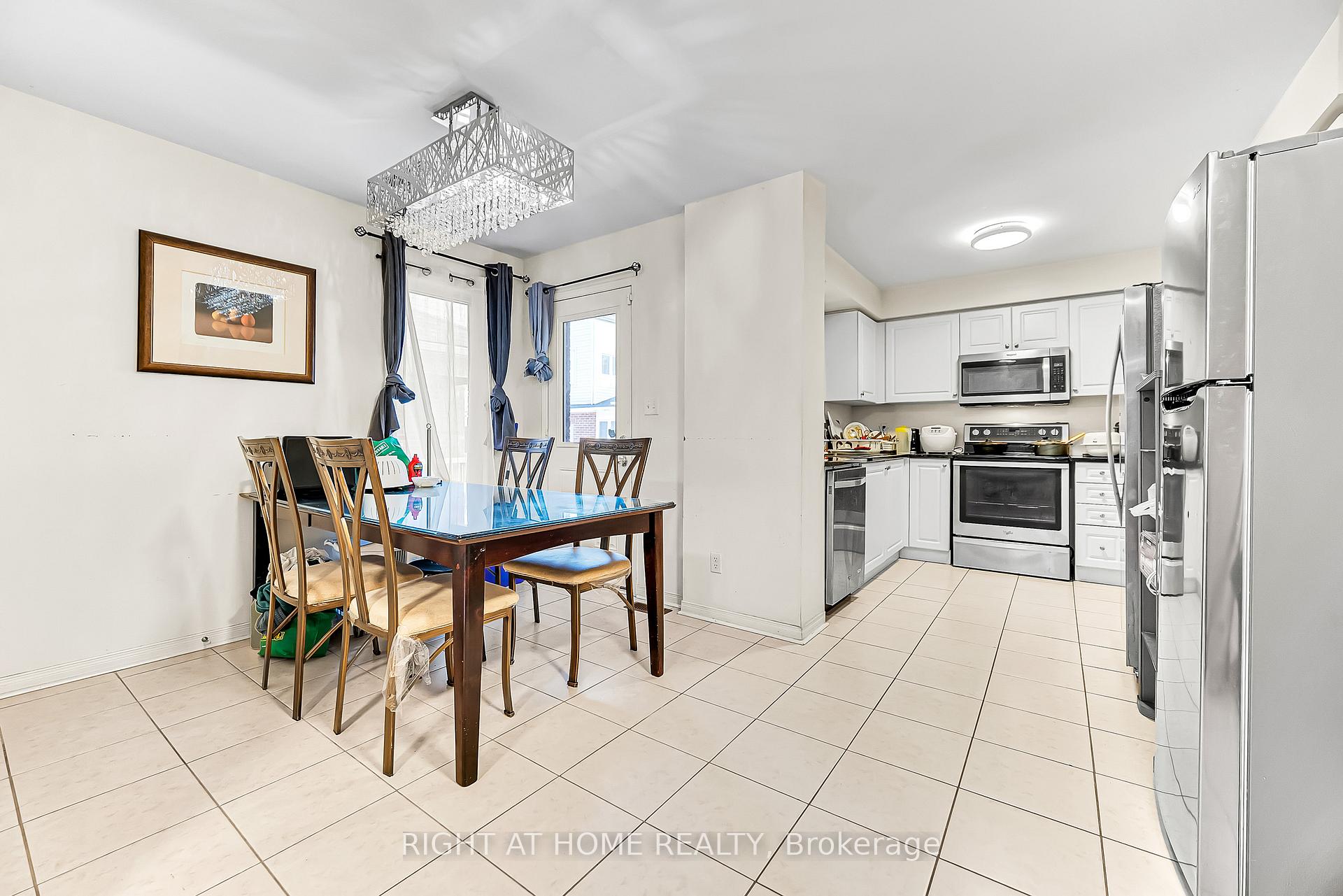 Photo 17 of 46 Odoardo Di Santo Circle, North York, Downsview-Roding-CFB — HOMEH