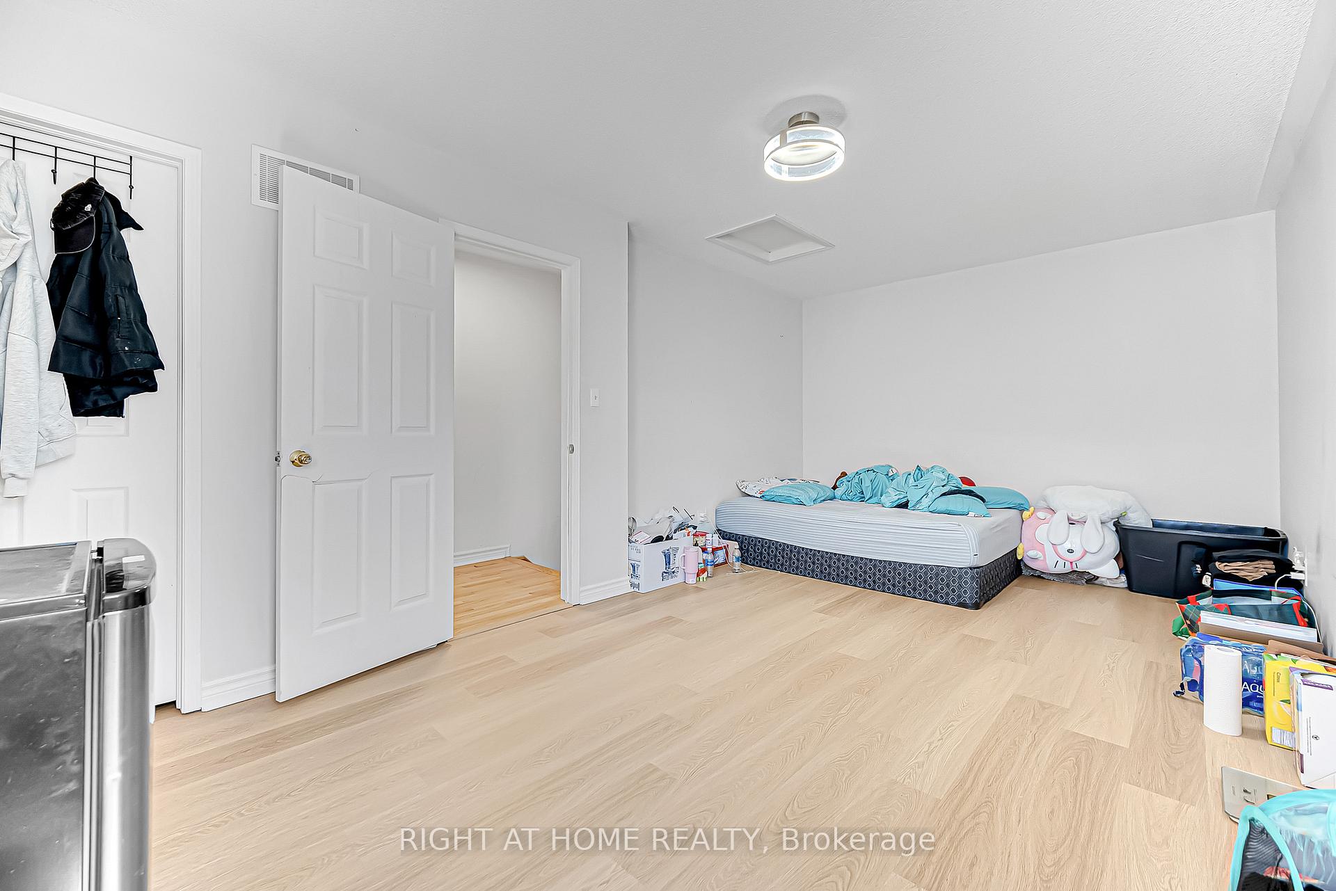 Photo 20 of 46 Odoardo Di Santo Circle, North York, Downsview-Roding-CFB — HOMEH