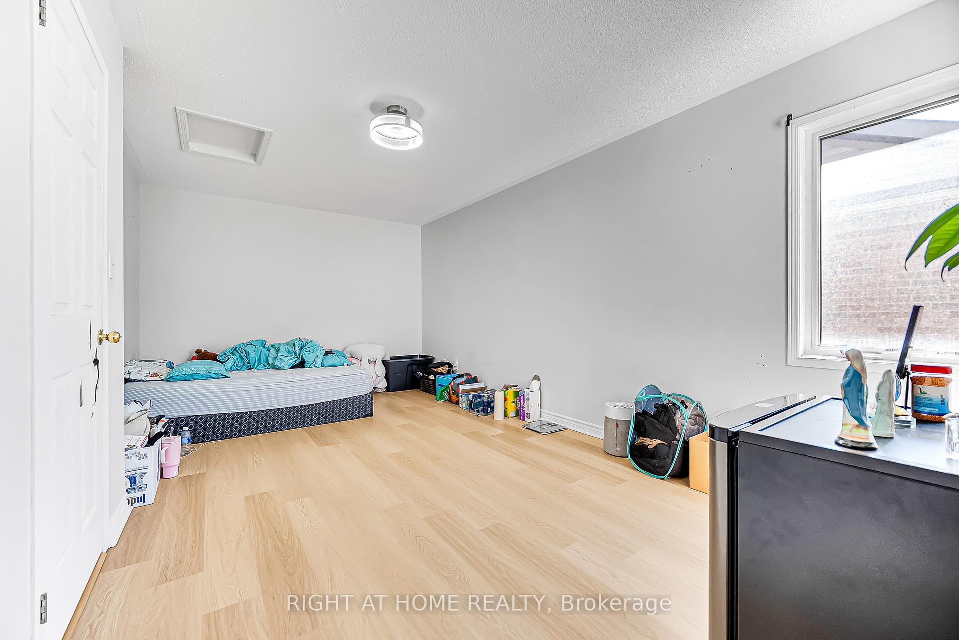 Photo 21 of 46 Odoardo Di Santo Circle, North York, Downsview-Roding-CFB — HOMEH