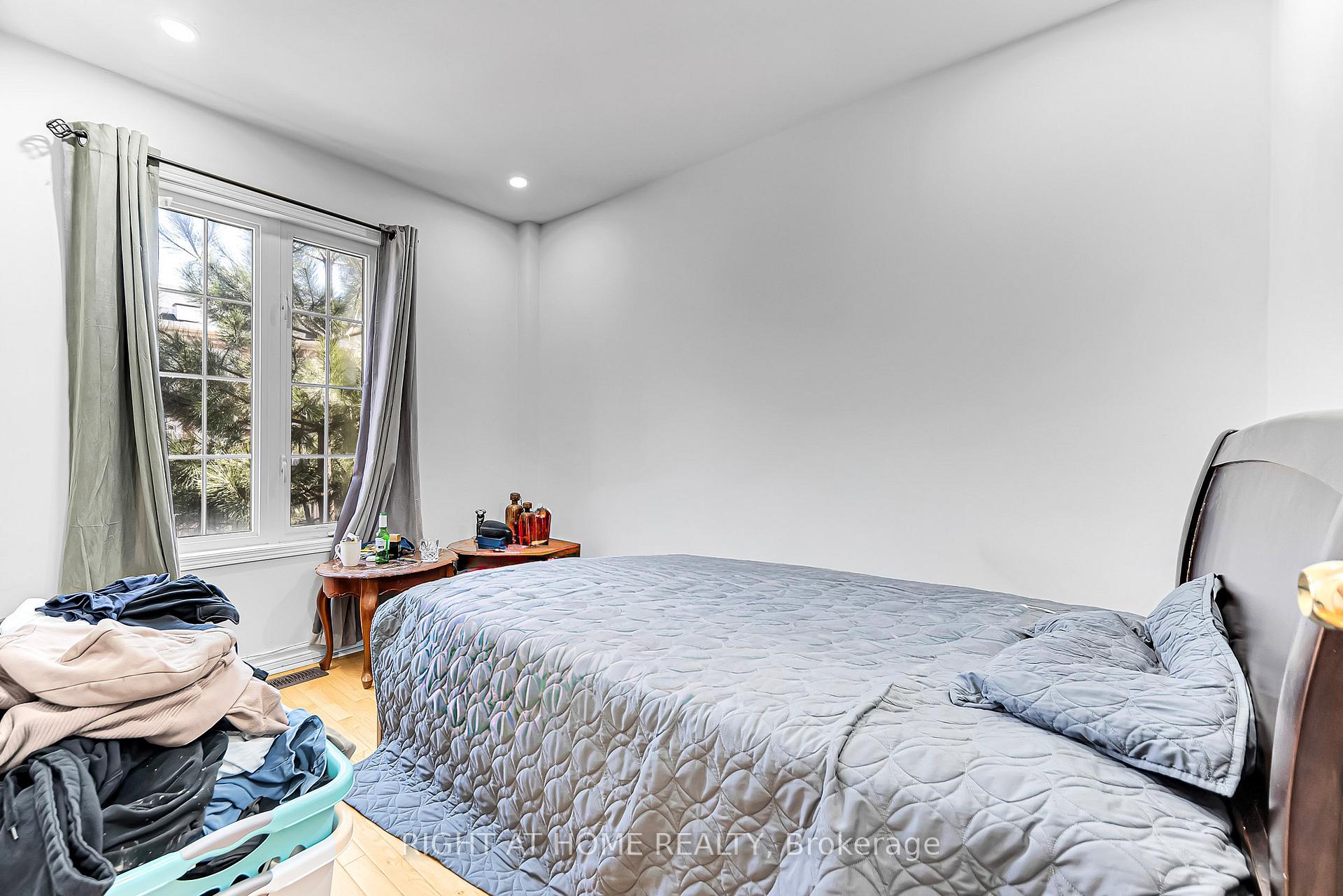 Photo 23 of 46 Odoardo Di Santo Circle, North York, Downsview-Roding-CFB — HOMEH