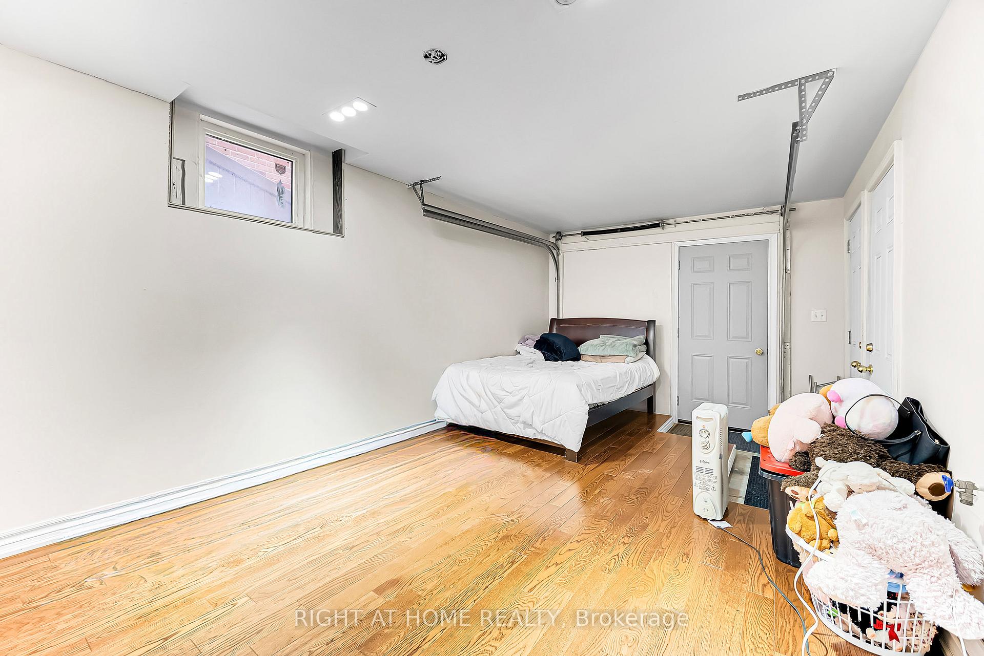 Photo 25 of 46 Odoardo Di Santo Circle, North York, Downsview-Roding-CFB — HOMEH