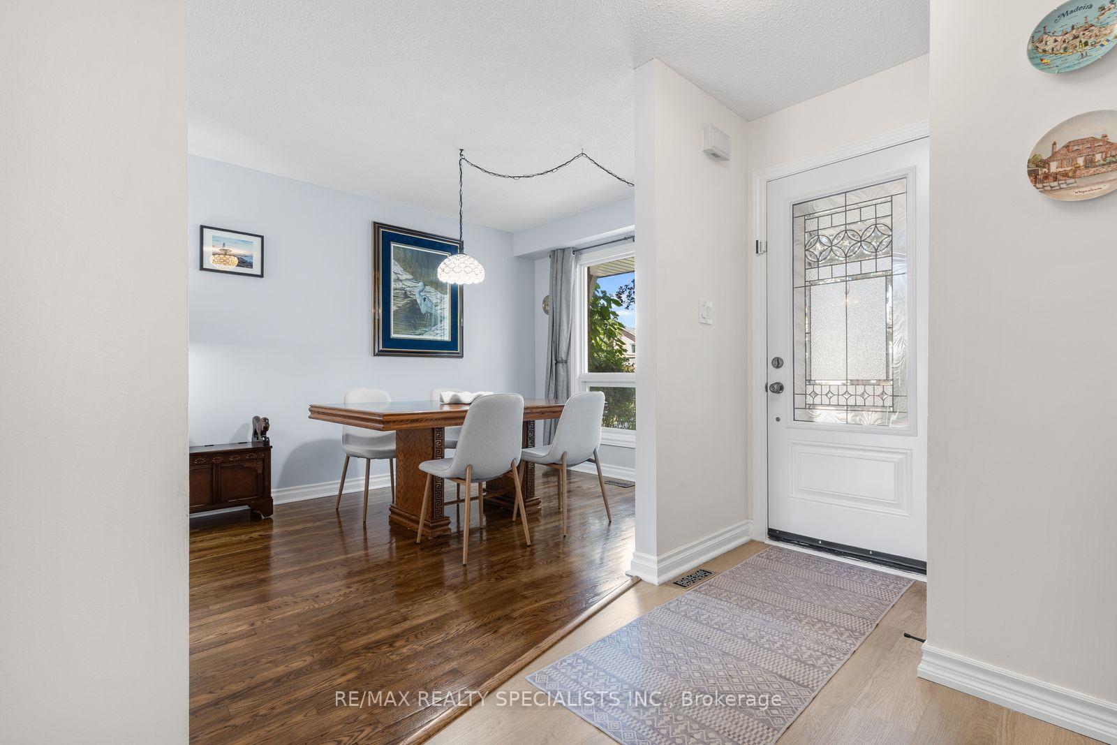 Photo 3 of 6454 Colebrook Crescent, Mississauga, Meadowvale — HOMEH