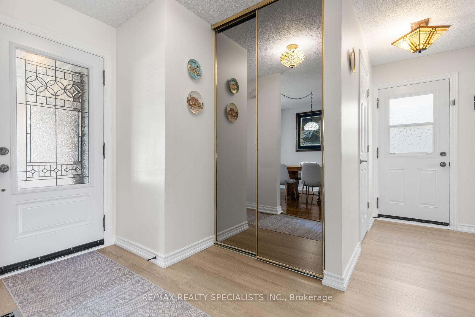 Photo 4 of 6454 Colebrook Crescent, Mississauga, Meadowvale — HOMEH