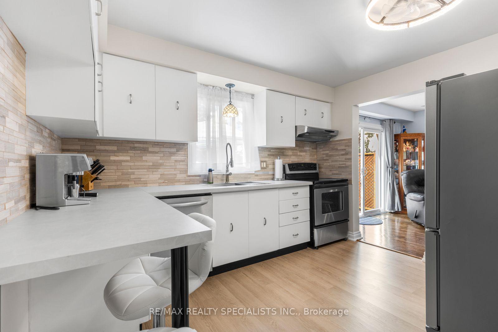Photo 10 of 6454 Colebrook Crescent, Mississauga, Meadowvale — HOMEH