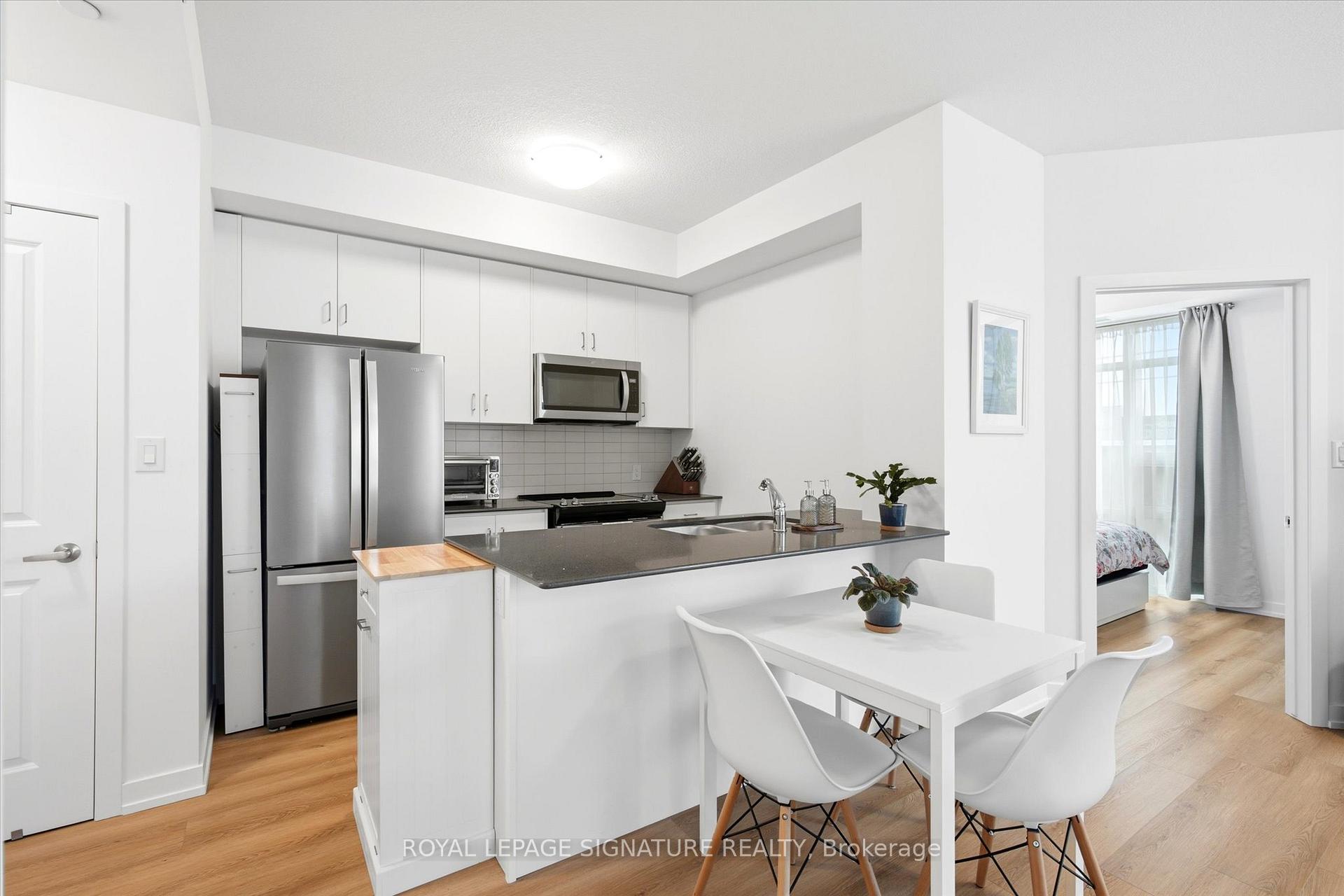 Photo 2 of Unit 232, 10 Mallard Trail, Hamilton, Waterdown — HOMEH