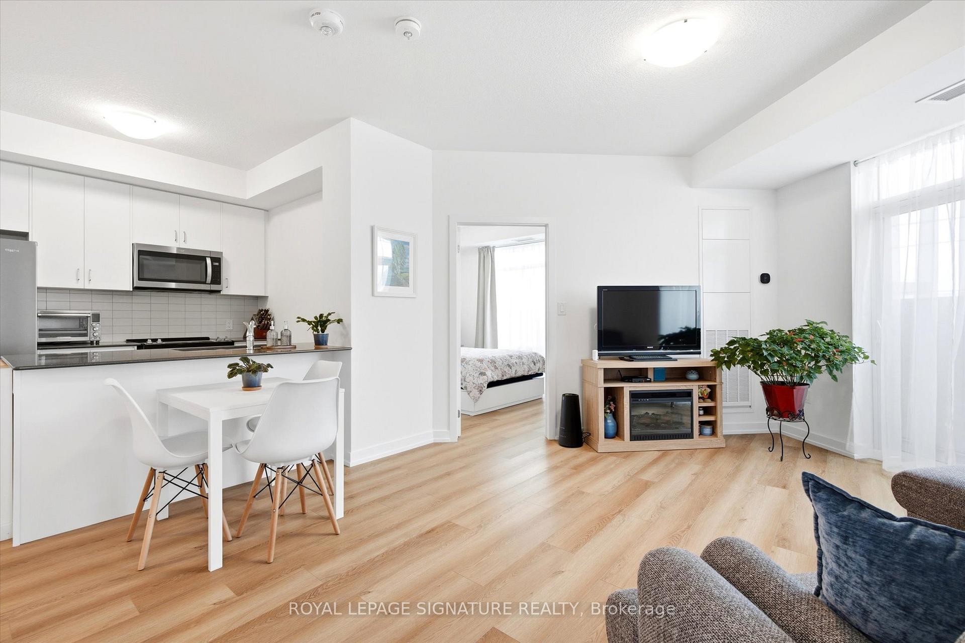 Photo 4 of Unit 232, 10 Mallard Trail, Hamilton, Waterdown — HOMEH