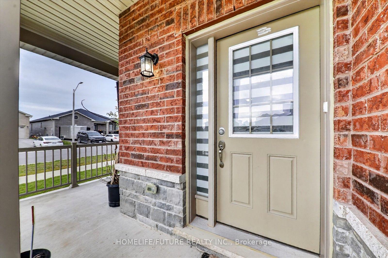 Photo 4 of 14 Lamb Avenue, Kawartha Lakes, Lindsay — HOMEH