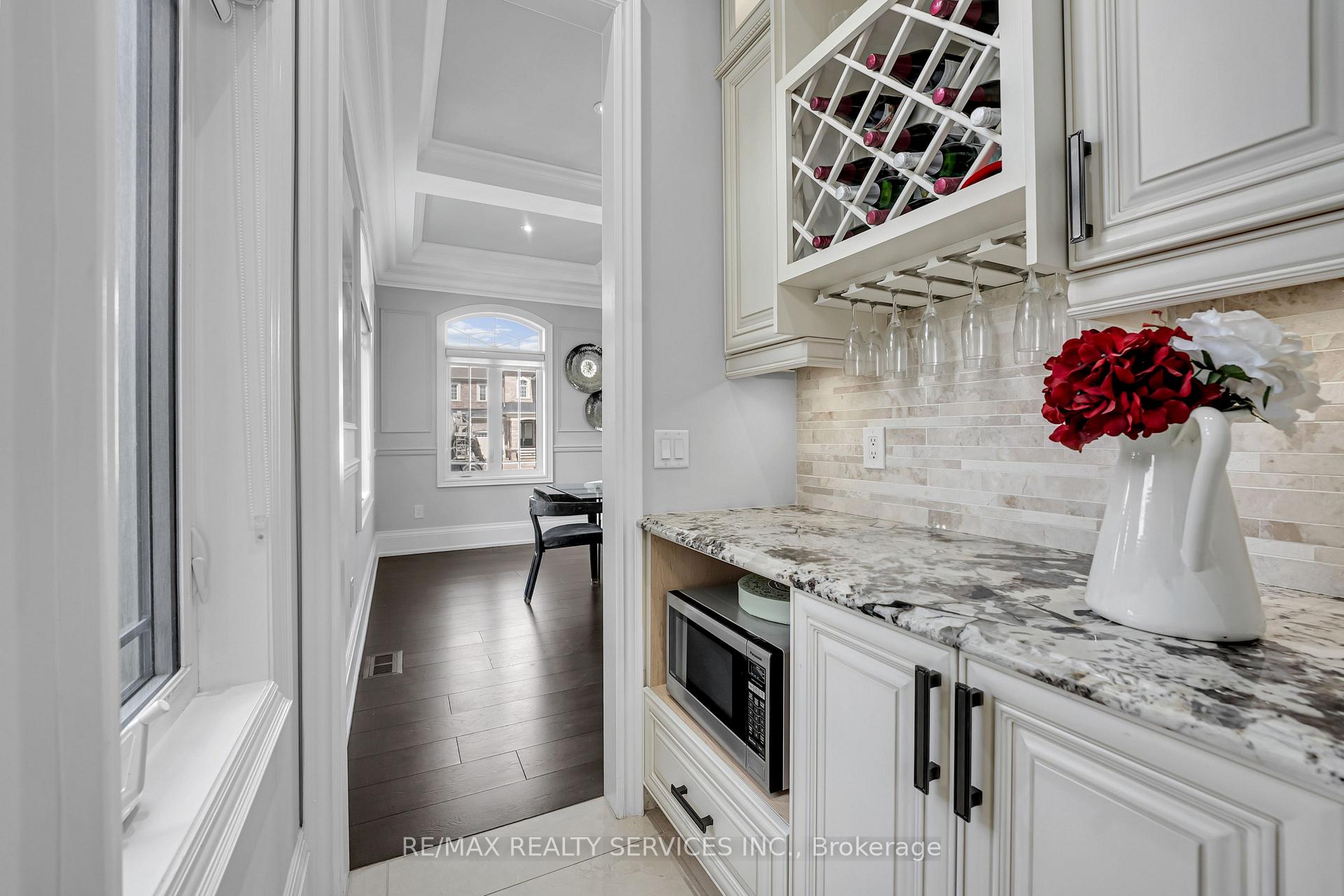 Photo 10 of 22 Giant Cedars Court, King, Nobleton — HOMEH