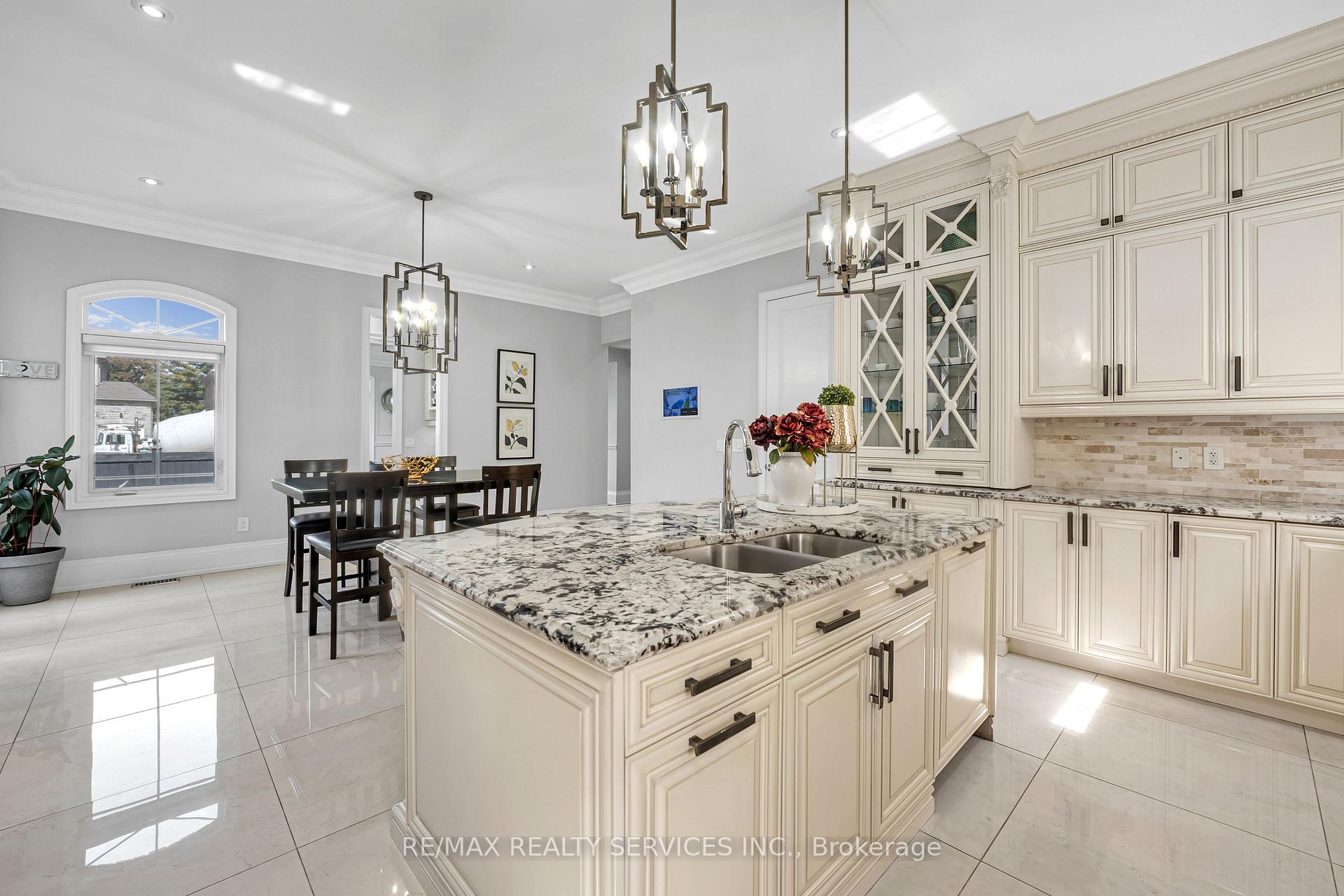 Photo 12 of 22 Giant Cedars Court, King, Nobleton — HOMEH