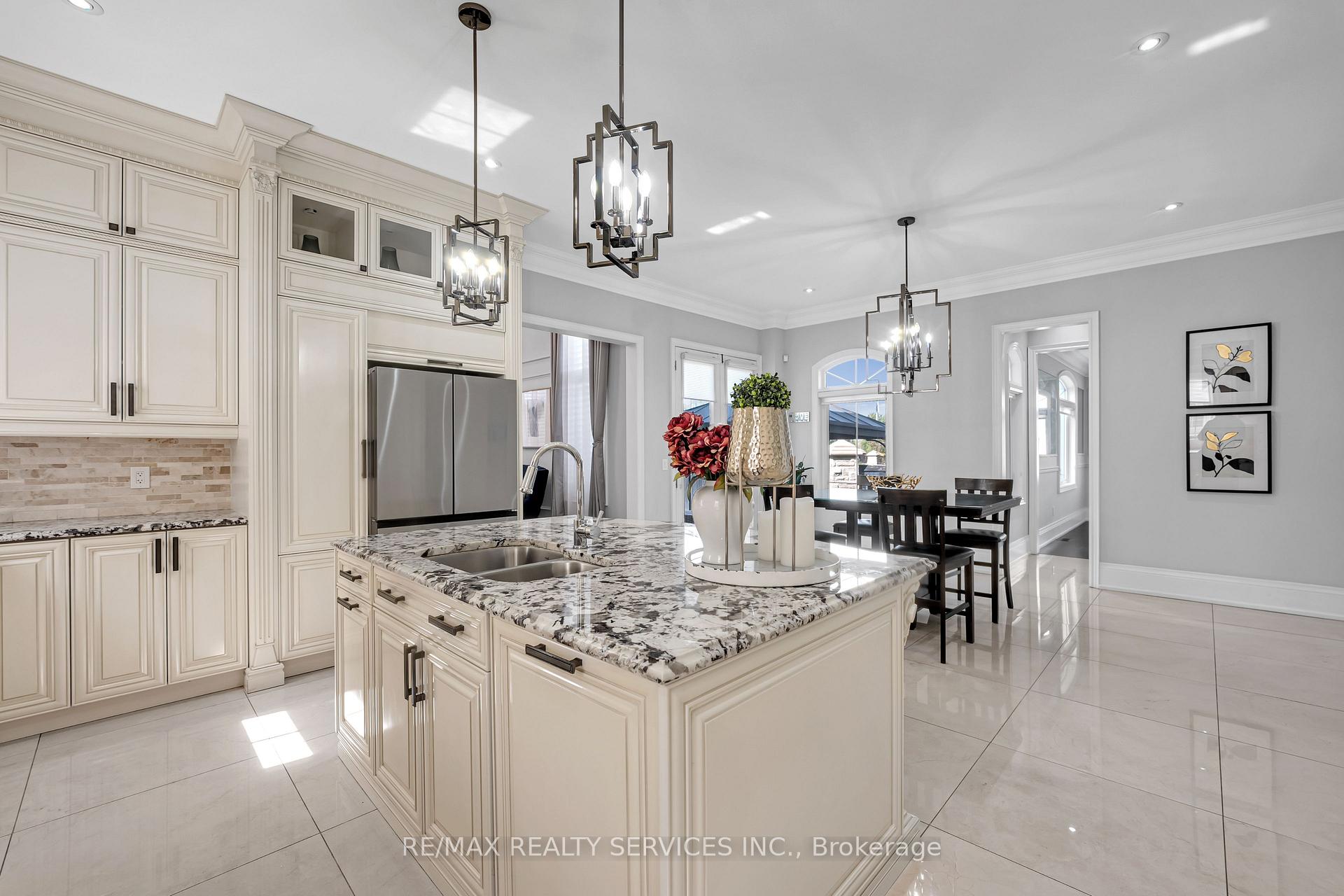 Photo 13 of 22 Giant Cedars Court, King, Nobleton — HOMEH