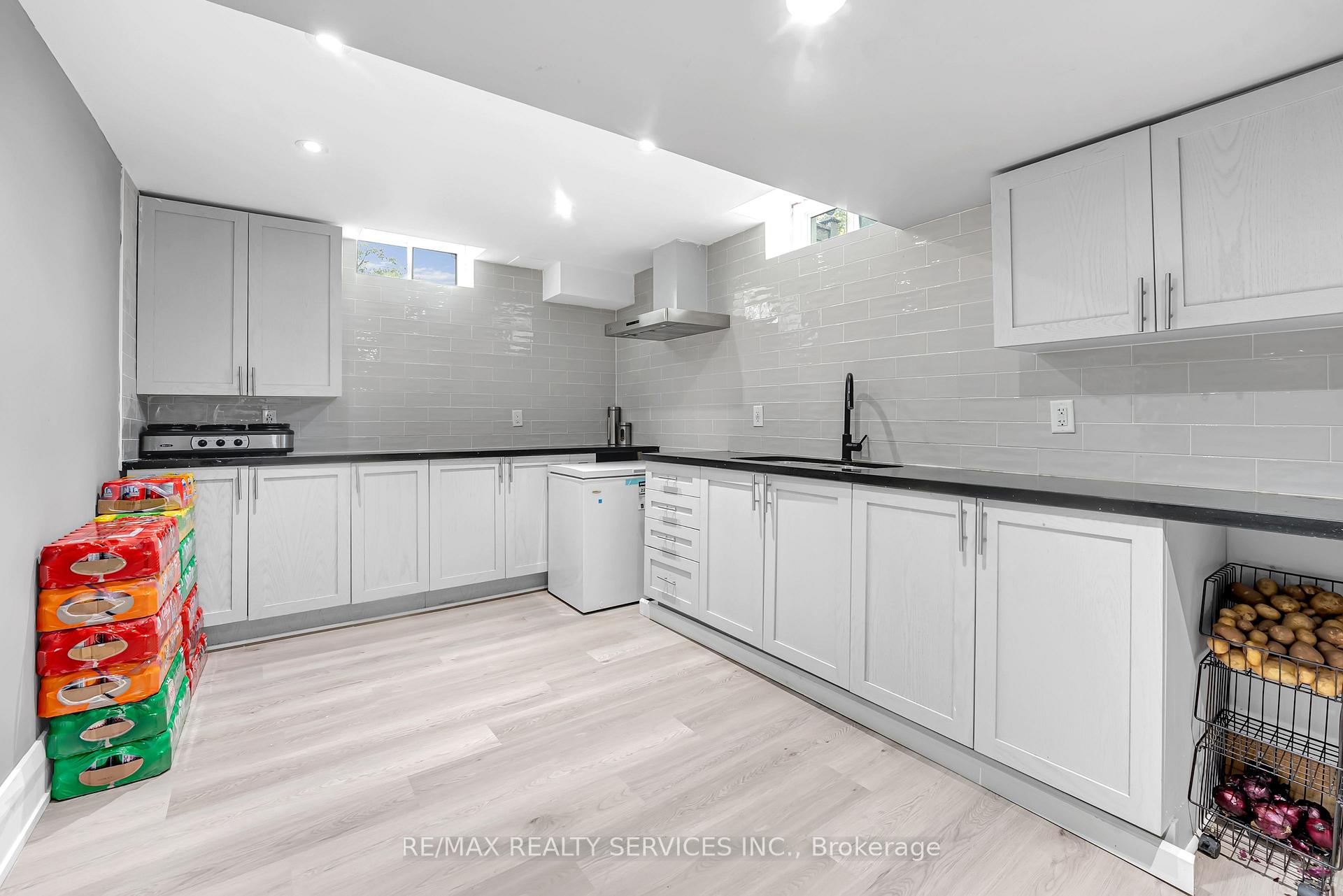 Photo 35 of 22 Giant Cedars Court, King, Nobleton — HOMEH