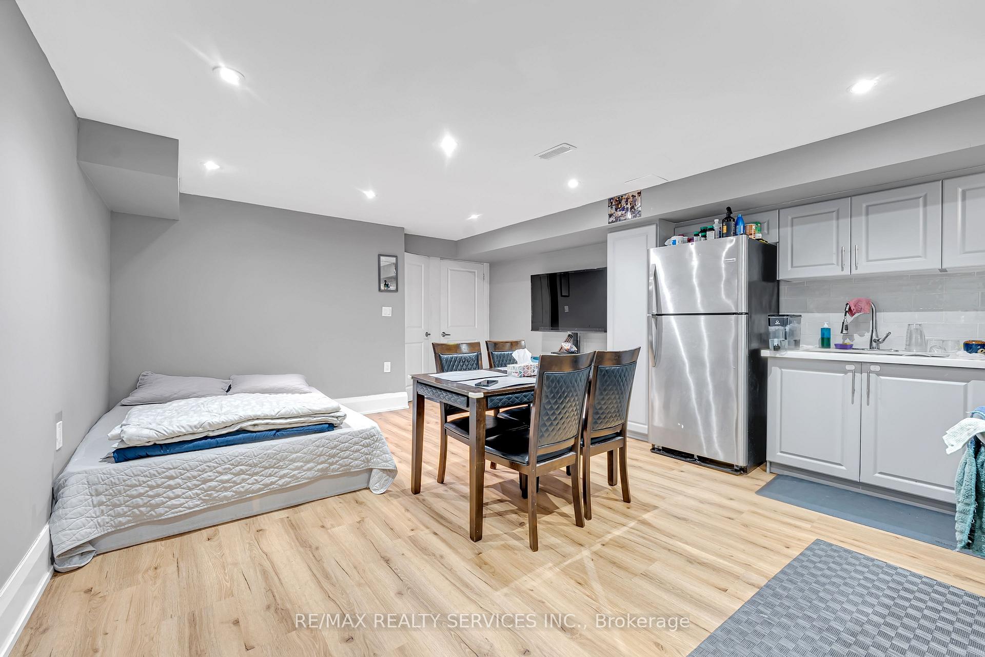 Photo 38 of 22 Giant Cedars Court, King, Nobleton — HOMEH