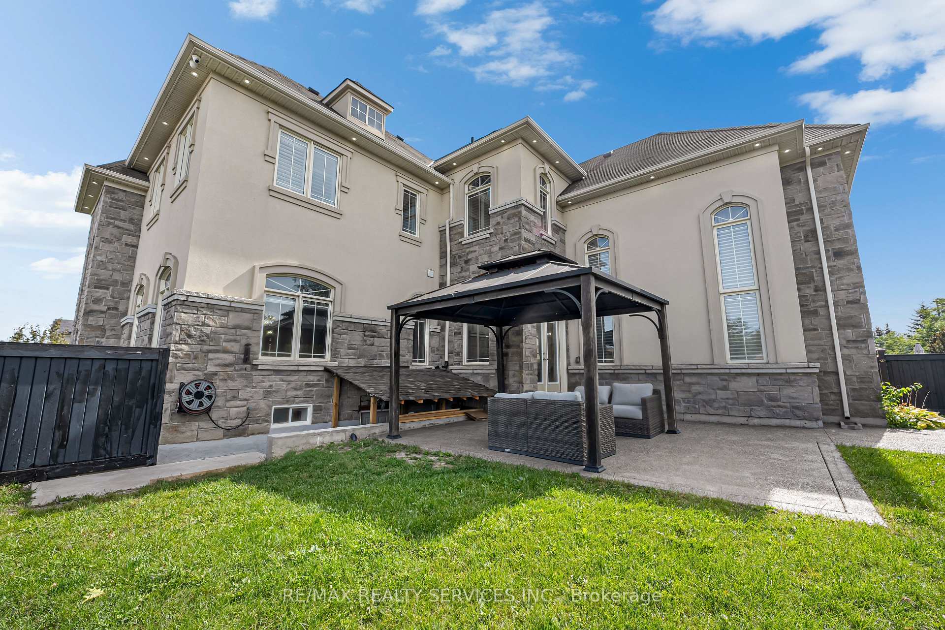 Photo 44 of 22 Giant Cedars Court, King, Nobleton — HOMEH