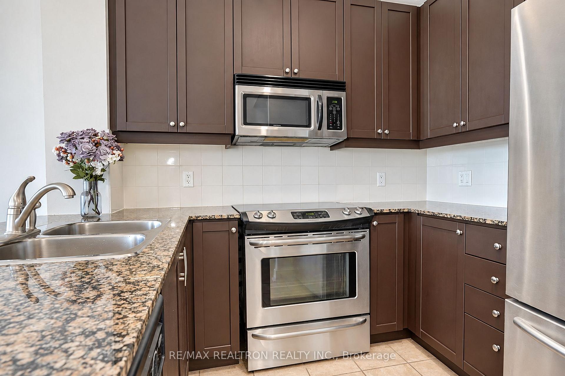 Photo 7 of Unit 710, 90 Absolute Avenue, Mississauga, City Centre — HOMEH