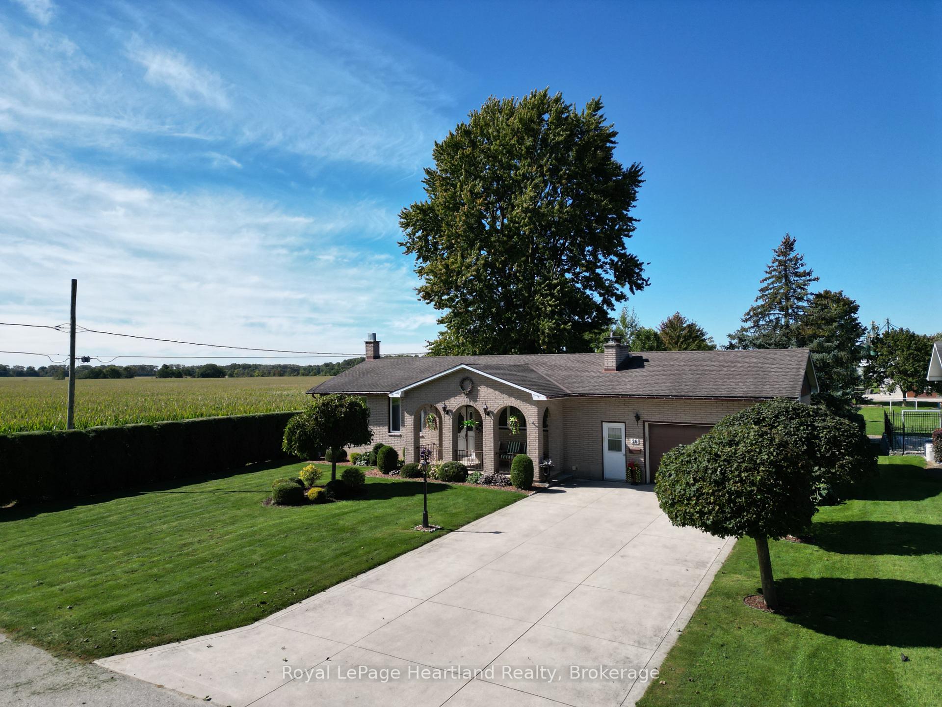 Photo 2 of 26 York Crescent, Bluewater, Hensall — HOMEH