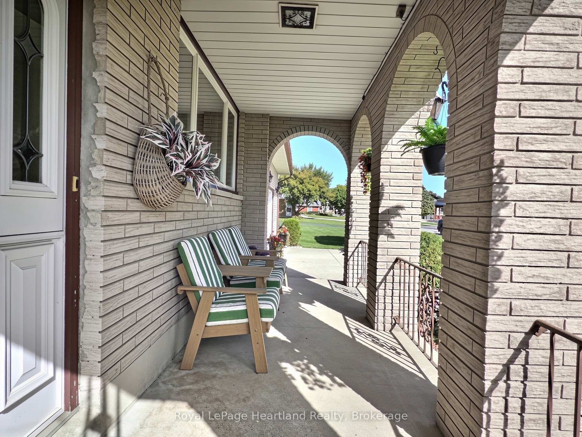 Photo 3 of 26 York Crescent, Bluewater, Hensall — HOMEH