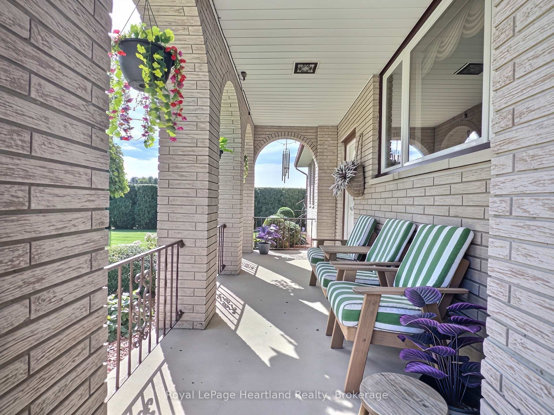Photo 4 of 26 York Crescent, Bluewater, Hensall — HOMEH