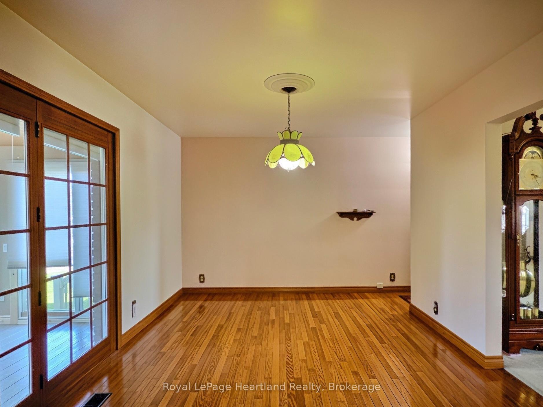 Photo 5 of 26 York Crescent, Bluewater, Hensall — HOMEH