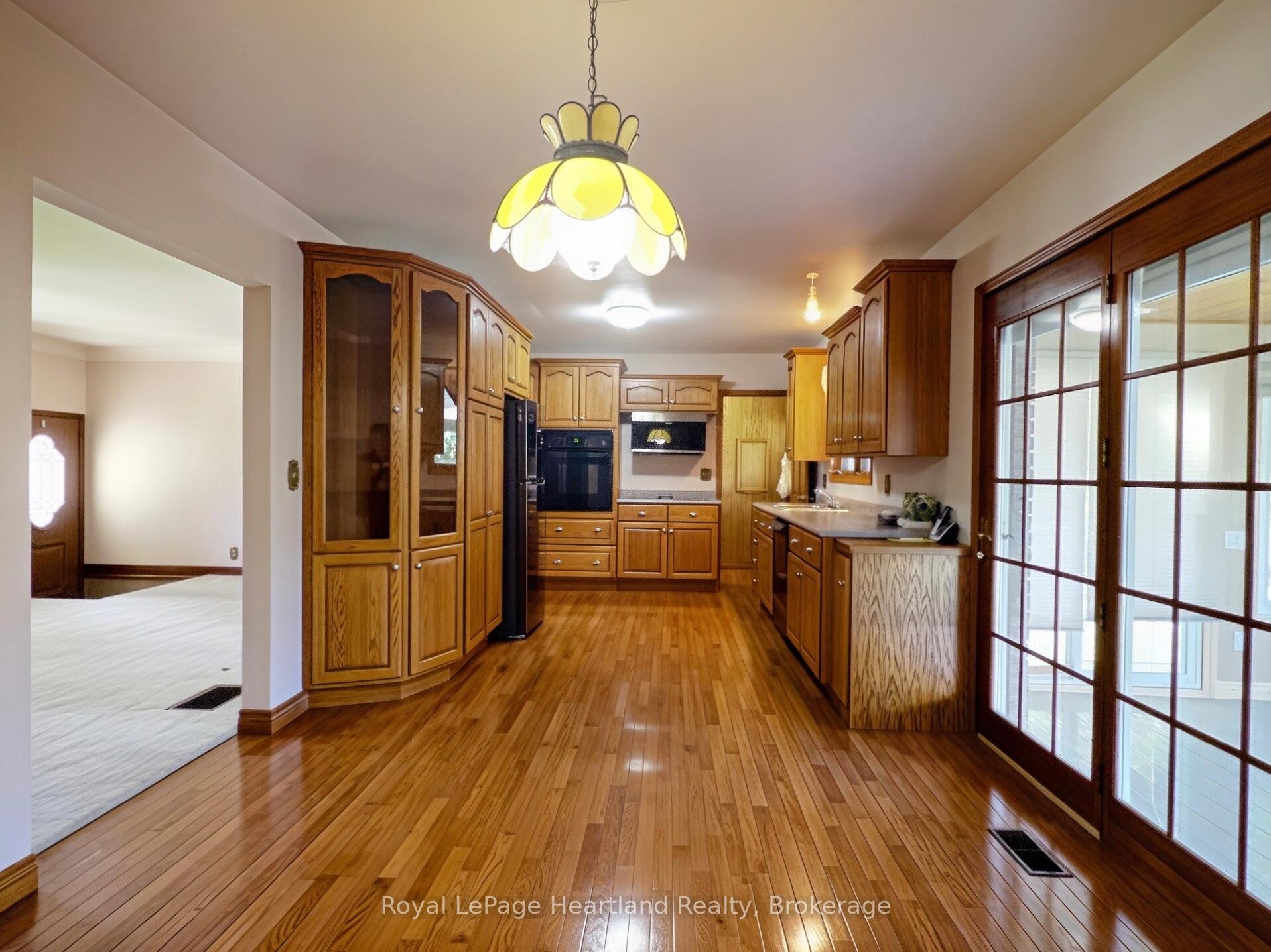 Photo 7 of 26 York Crescent, Bluewater, Hensall — HOMEH