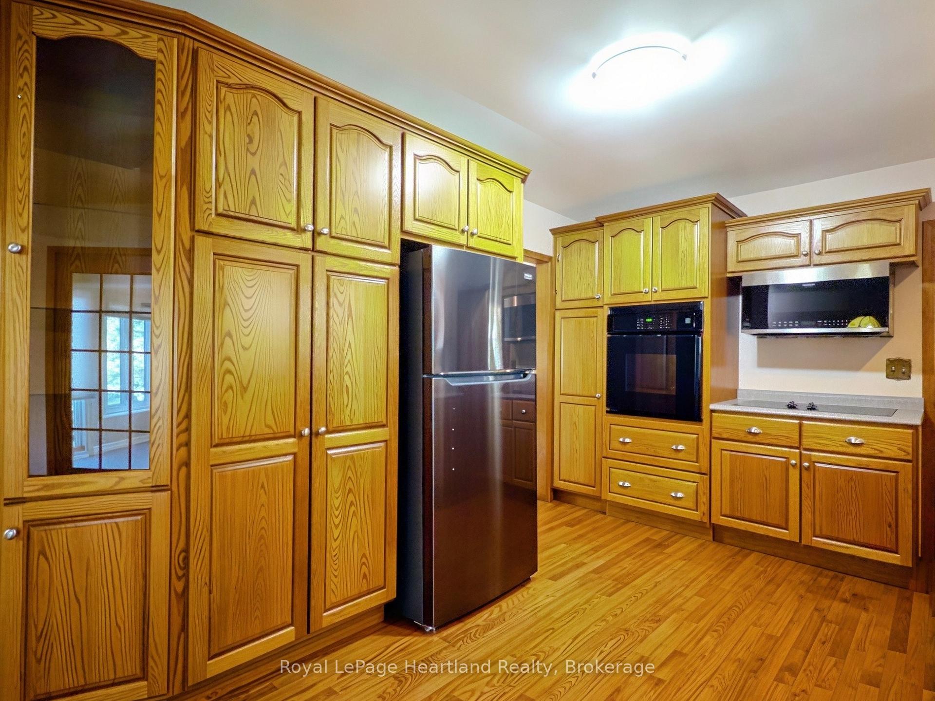 Photo 9 of 26 York Crescent, Bluewater, Hensall — HOMEH