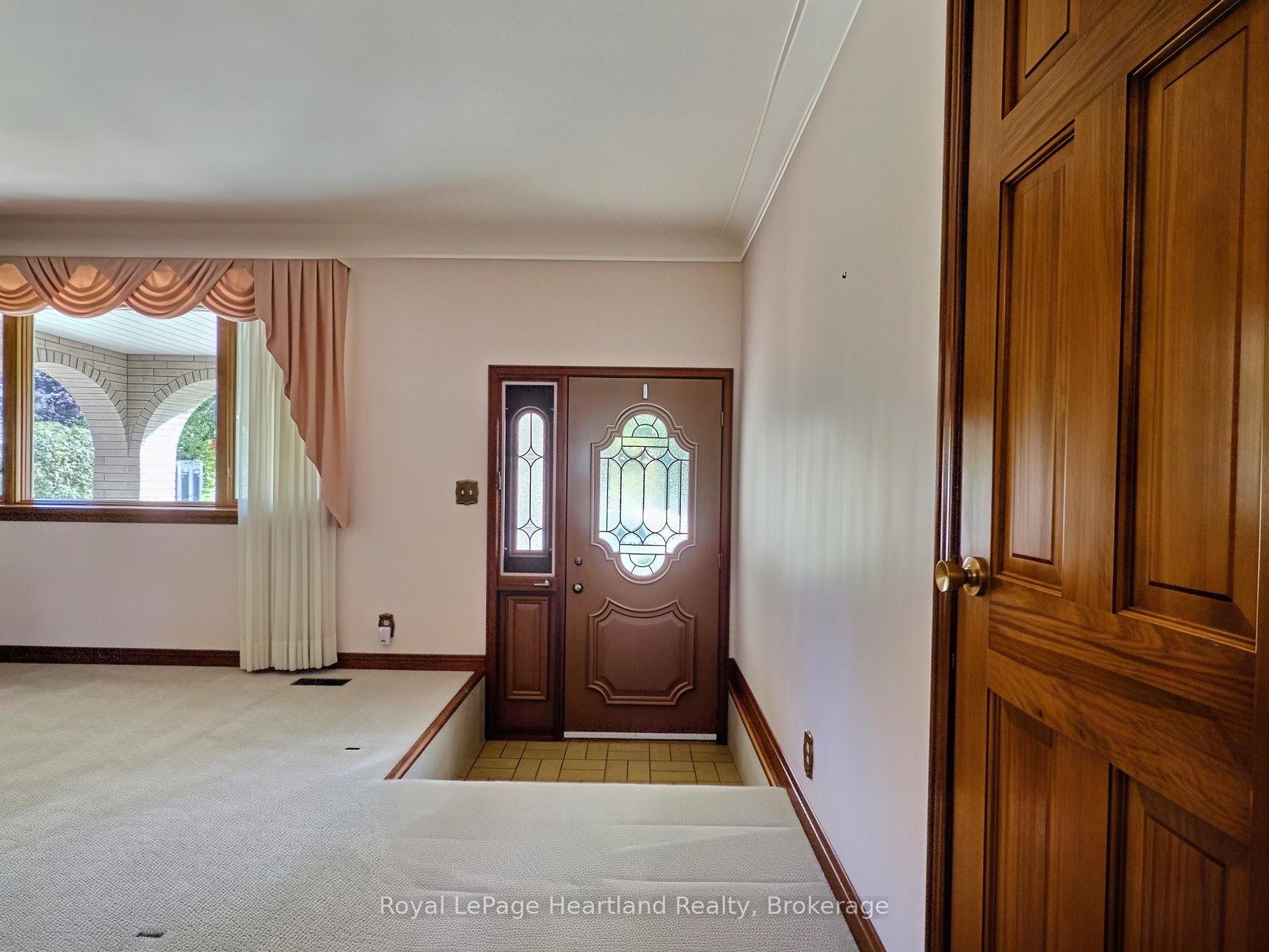 Photo 12 of 26 York Crescent, Bluewater, Hensall — HOMEH