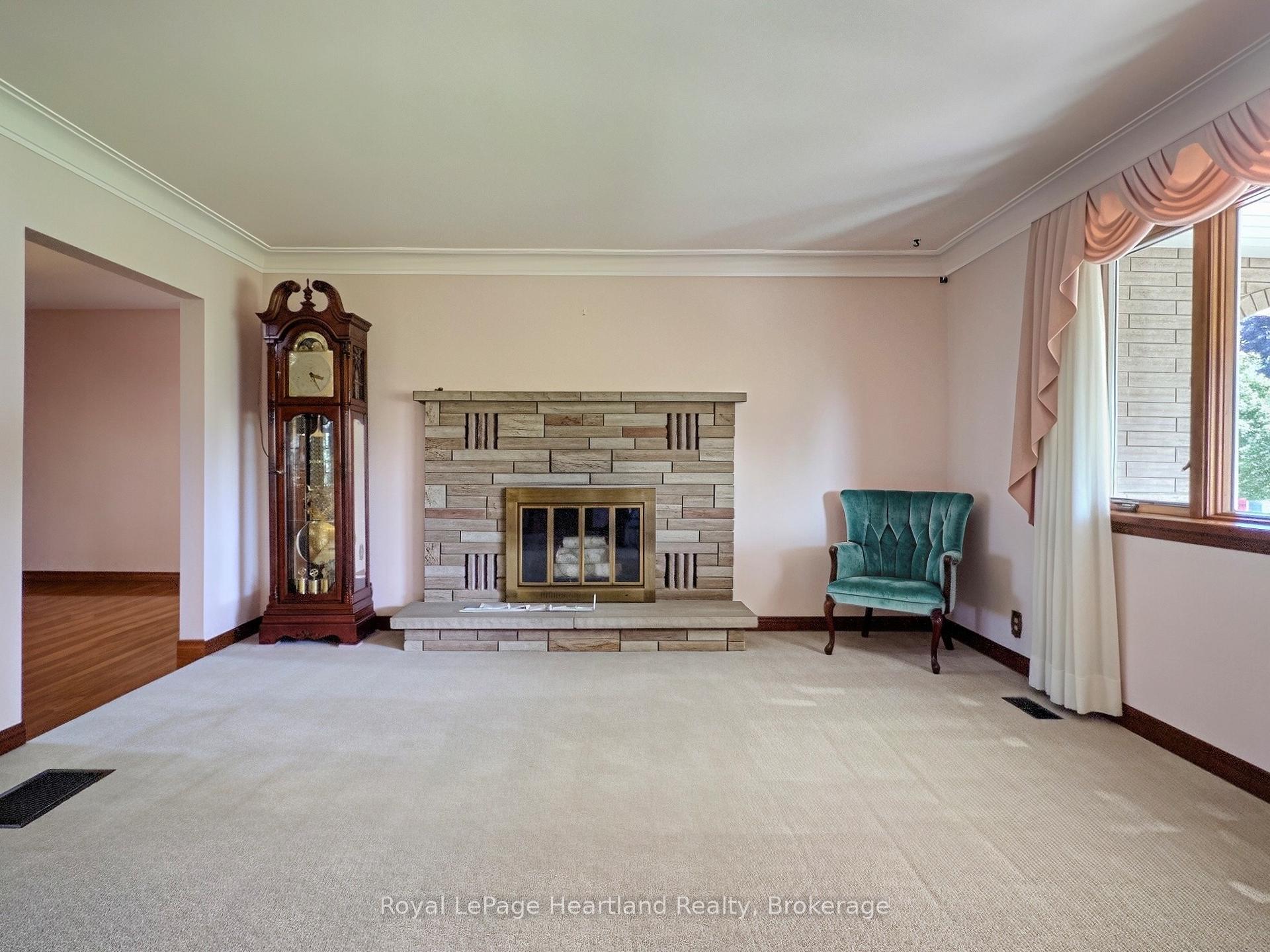 Photo 13 of 26 York Crescent, Bluewater, Hensall — HOMEH