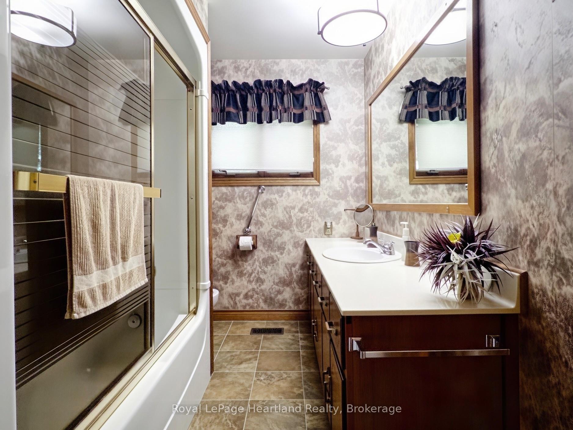 Photo 14 of 26 York Crescent, Bluewater, Hensall — HOMEH