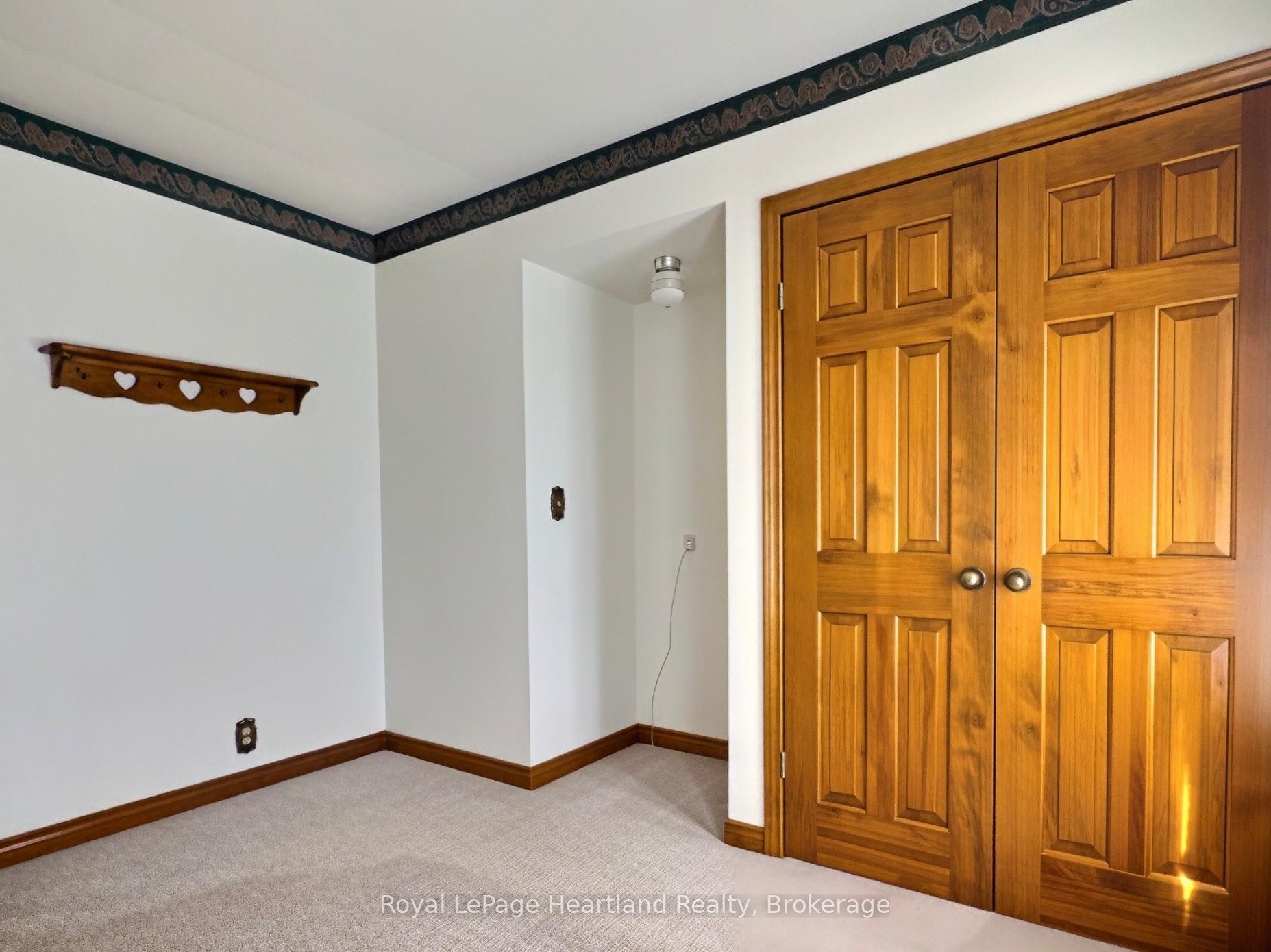 Photo 17 of 26 York Crescent, Bluewater, Hensall — HOMEH