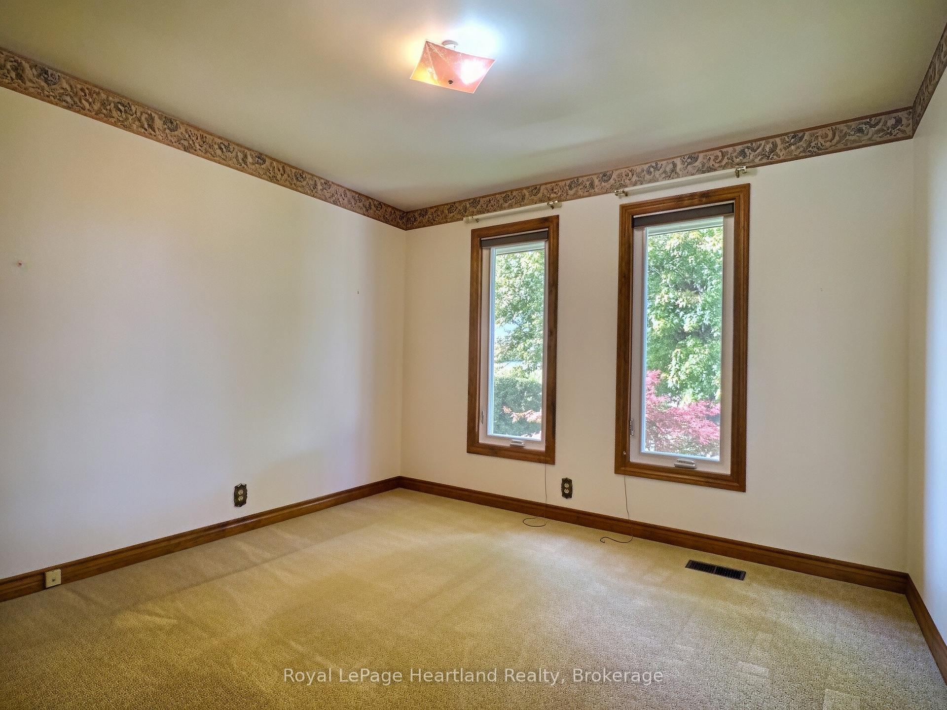 Photo 18 of 26 York Crescent, Bluewater, Hensall — HOMEH