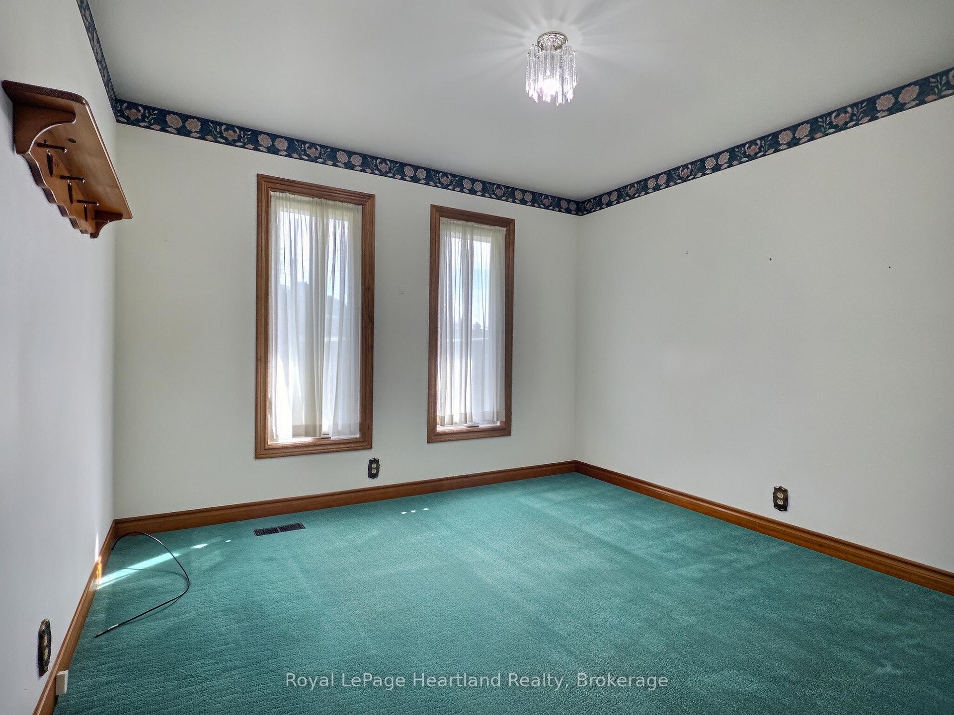Photo 19 of 26 York Crescent, Bluewater, Hensall — HOMEH