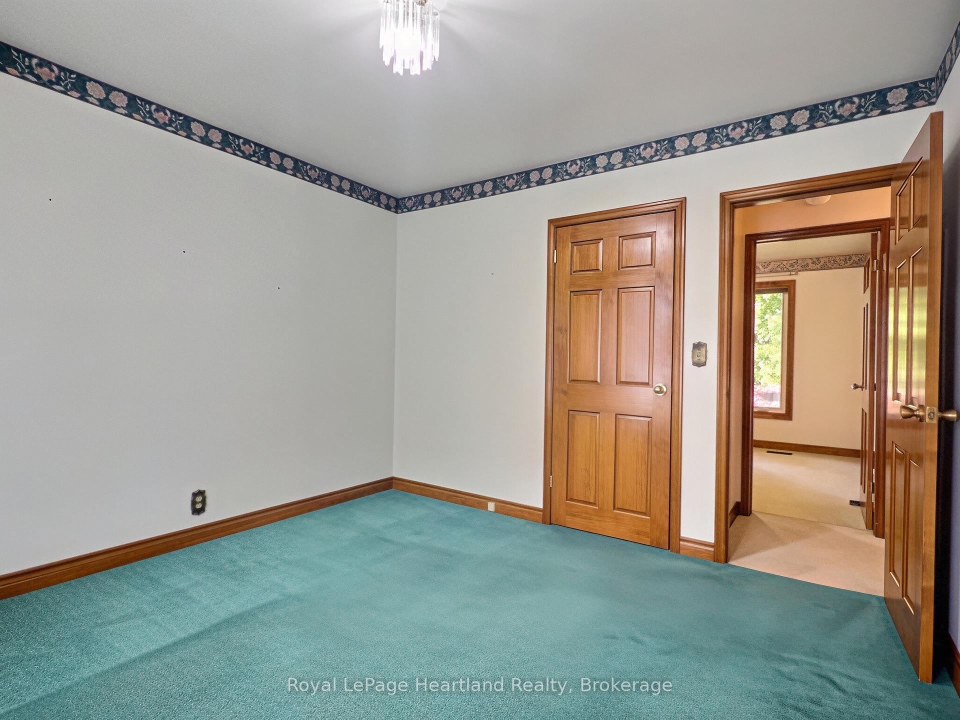 Photo 20 of 26 York Crescent, Bluewater, Hensall — HOMEH