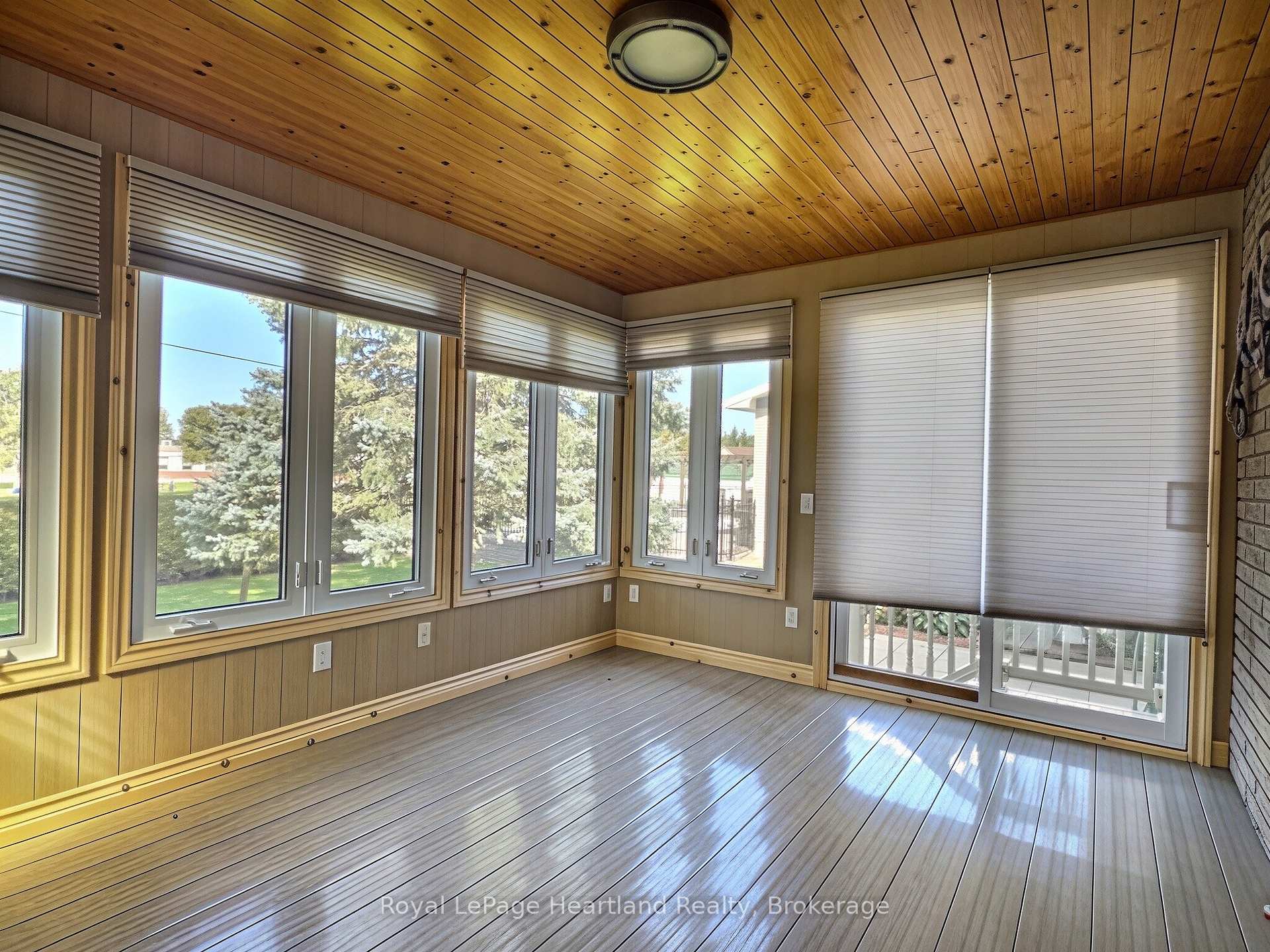 Photo 21 of 26 York Crescent, Bluewater, Hensall — HOMEH