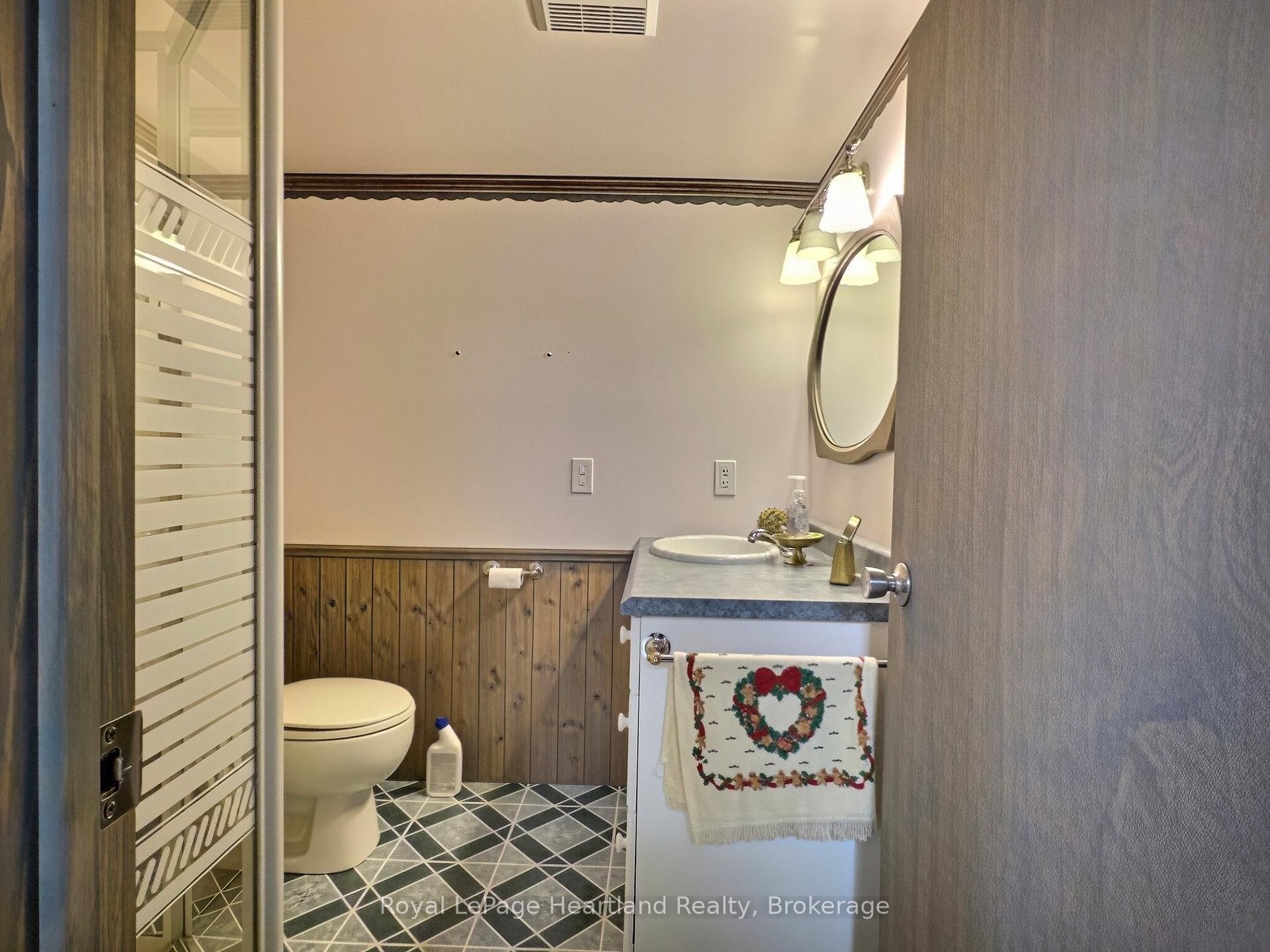 Photo 29 of 26 York Crescent, Bluewater, Hensall — HOMEH