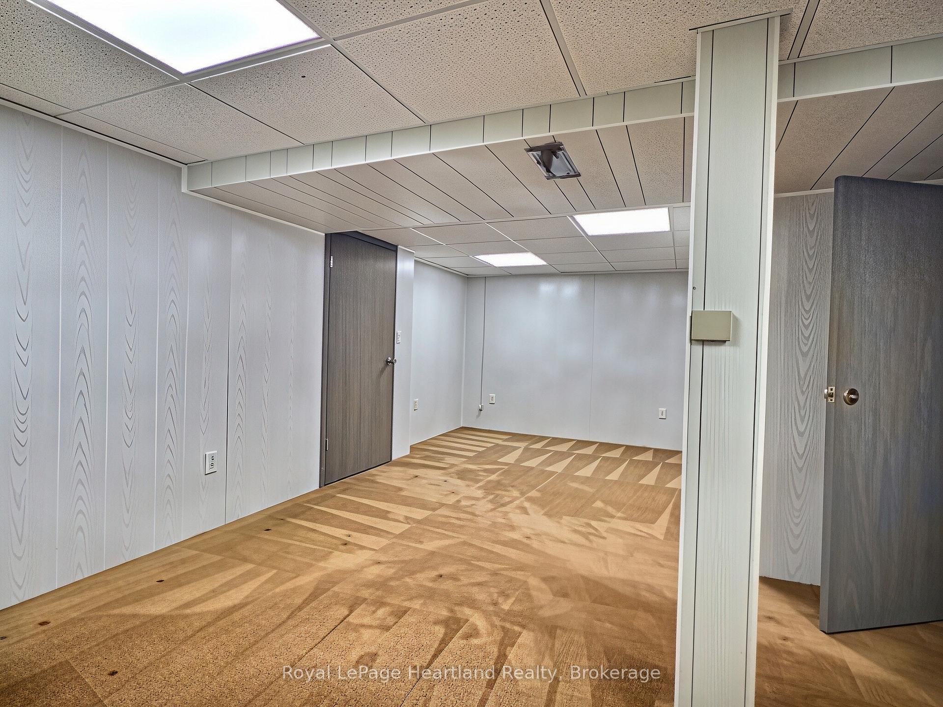 Photo 31 of 26 York Crescent, Bluewater, Hensall — HOMEH