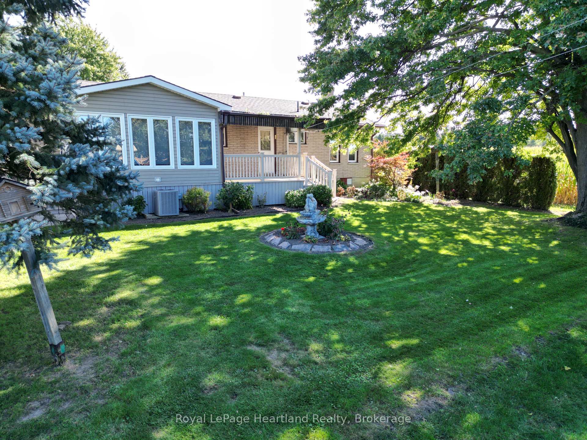 Photo 33 of 26 York Crescent, Bluewater, Hensall — HOMEH