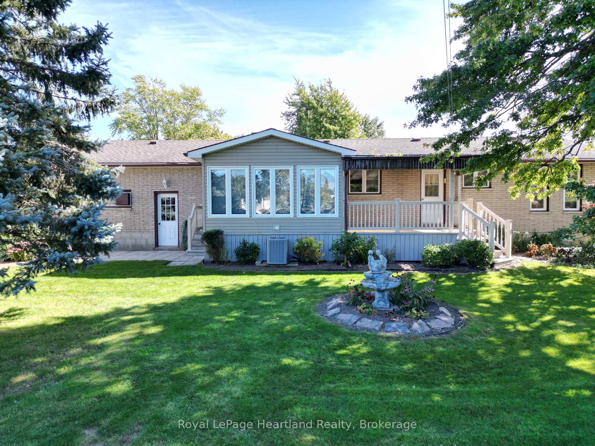 Photo 34 of 26 York Crescent, Bluewater, Hensall — HOMEH