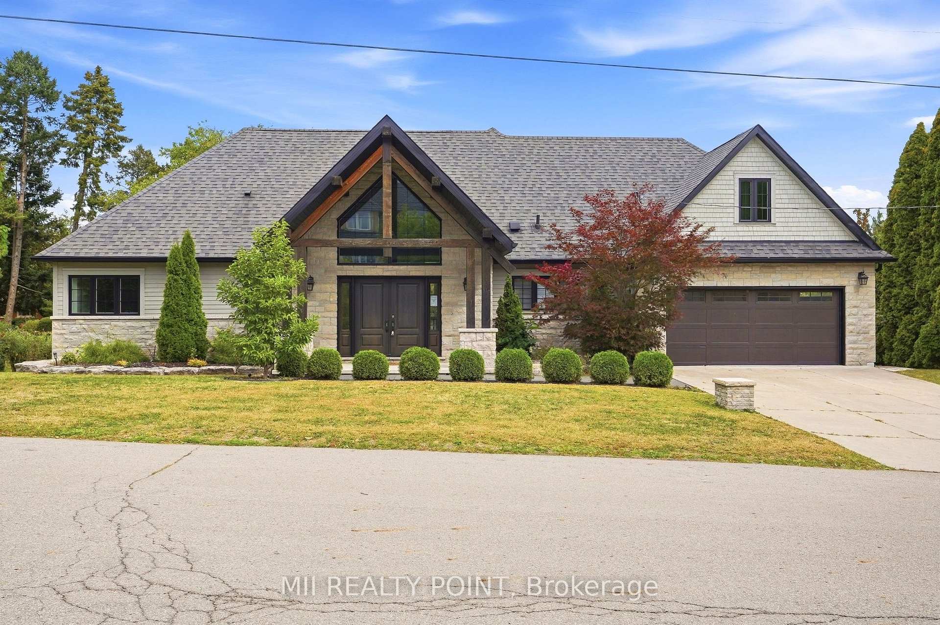 Photo 2 of 881 Danforth Place, Burlington, Bayview — HOMEH