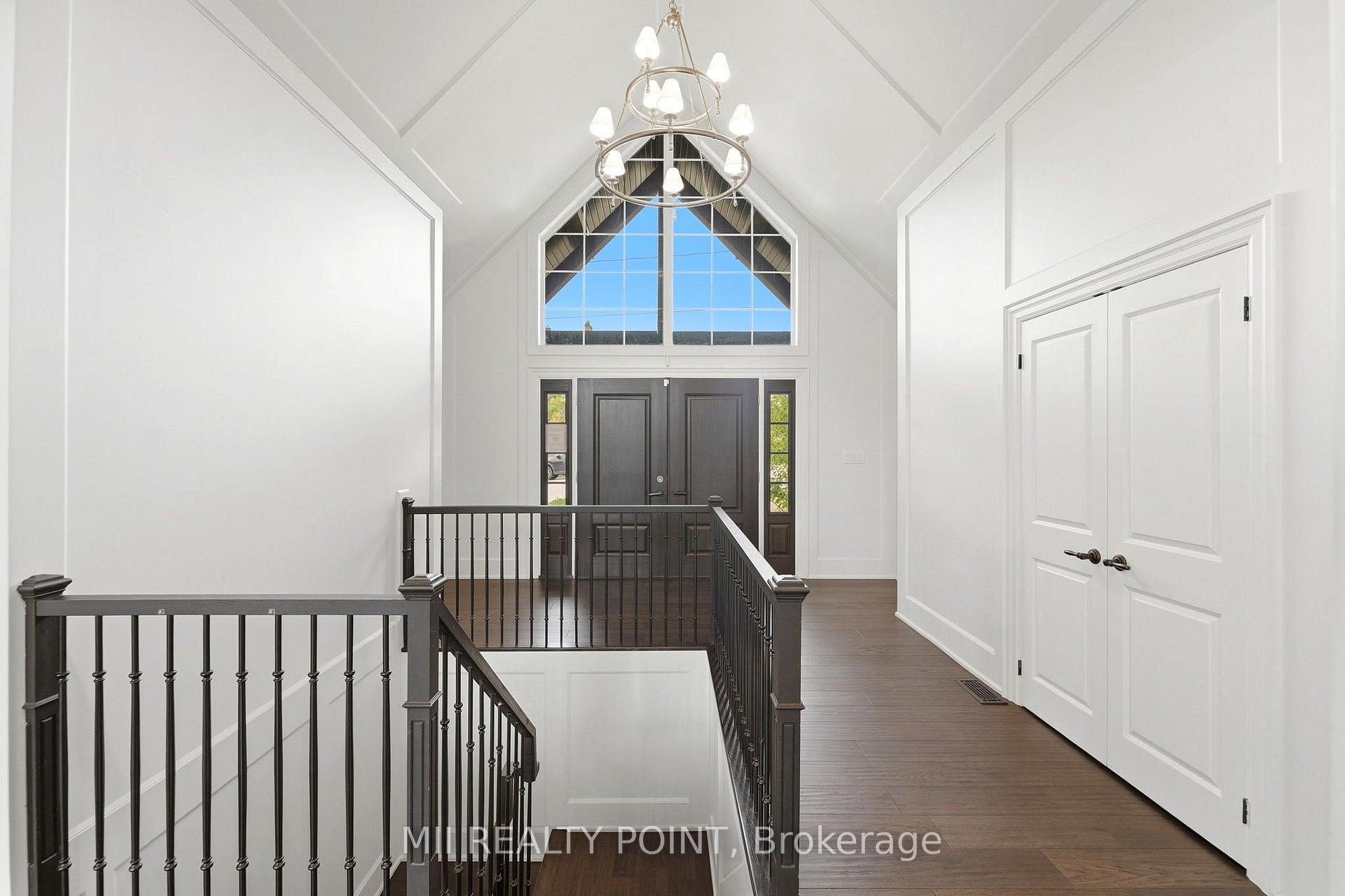 Photo 3 of 881 Danforth Place, Burlington, Bayview — HOMEH