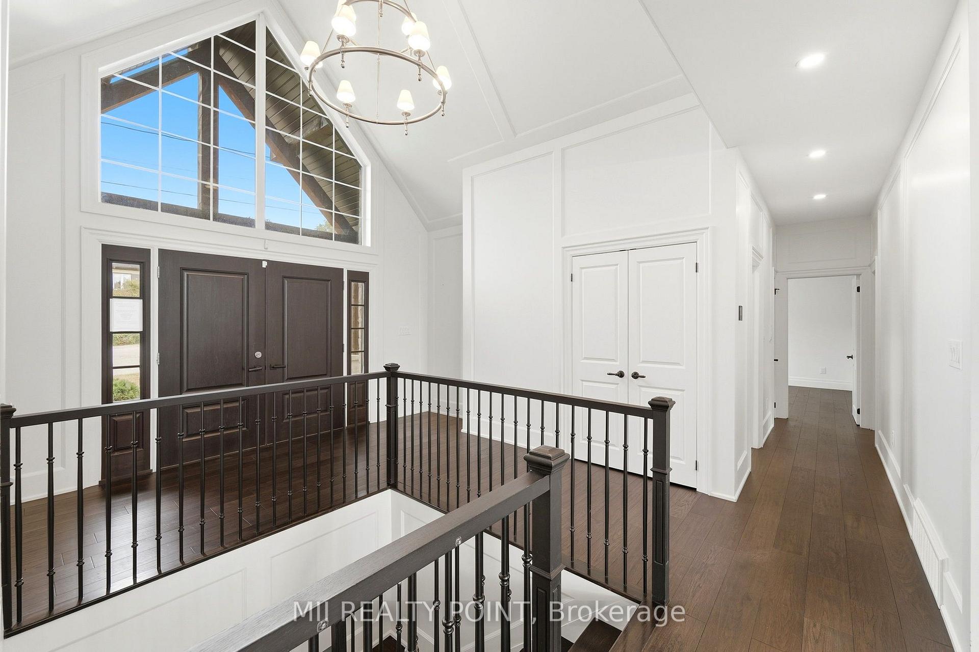 Photo 4 of 881 Danforth Place, Burlington, Bayview — HOMEH