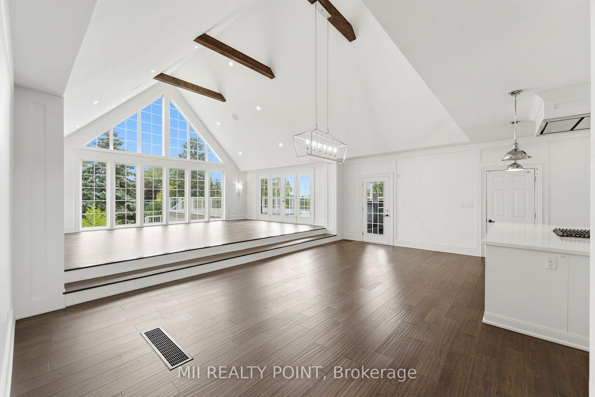 Photo 5 of 881 Danforth Place, Burlington, Bayview — HOMEH