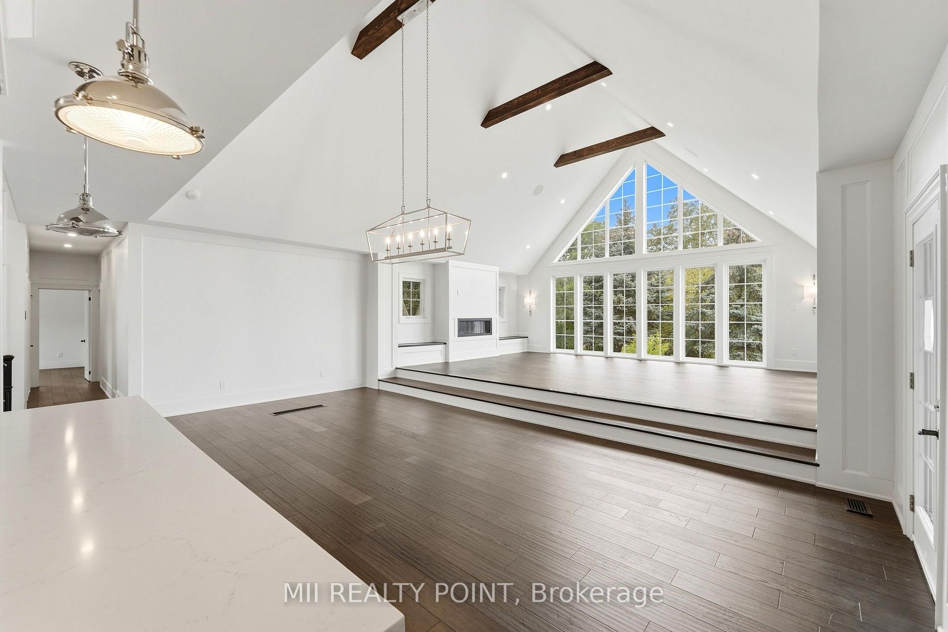 Photo 6 of 881 Danforth Place, Burlington, Bayview — HOMEH