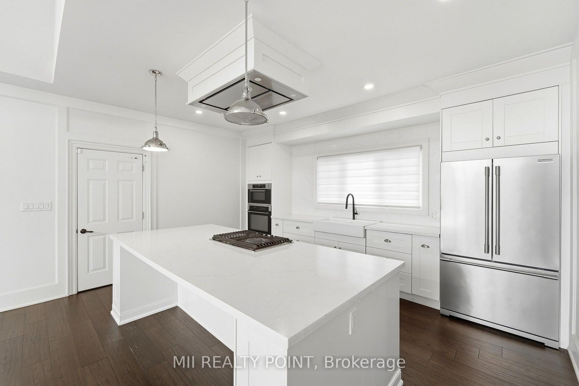 Photo 10 of 881 Danforth Place, Burlington, Bayview — HOMEH