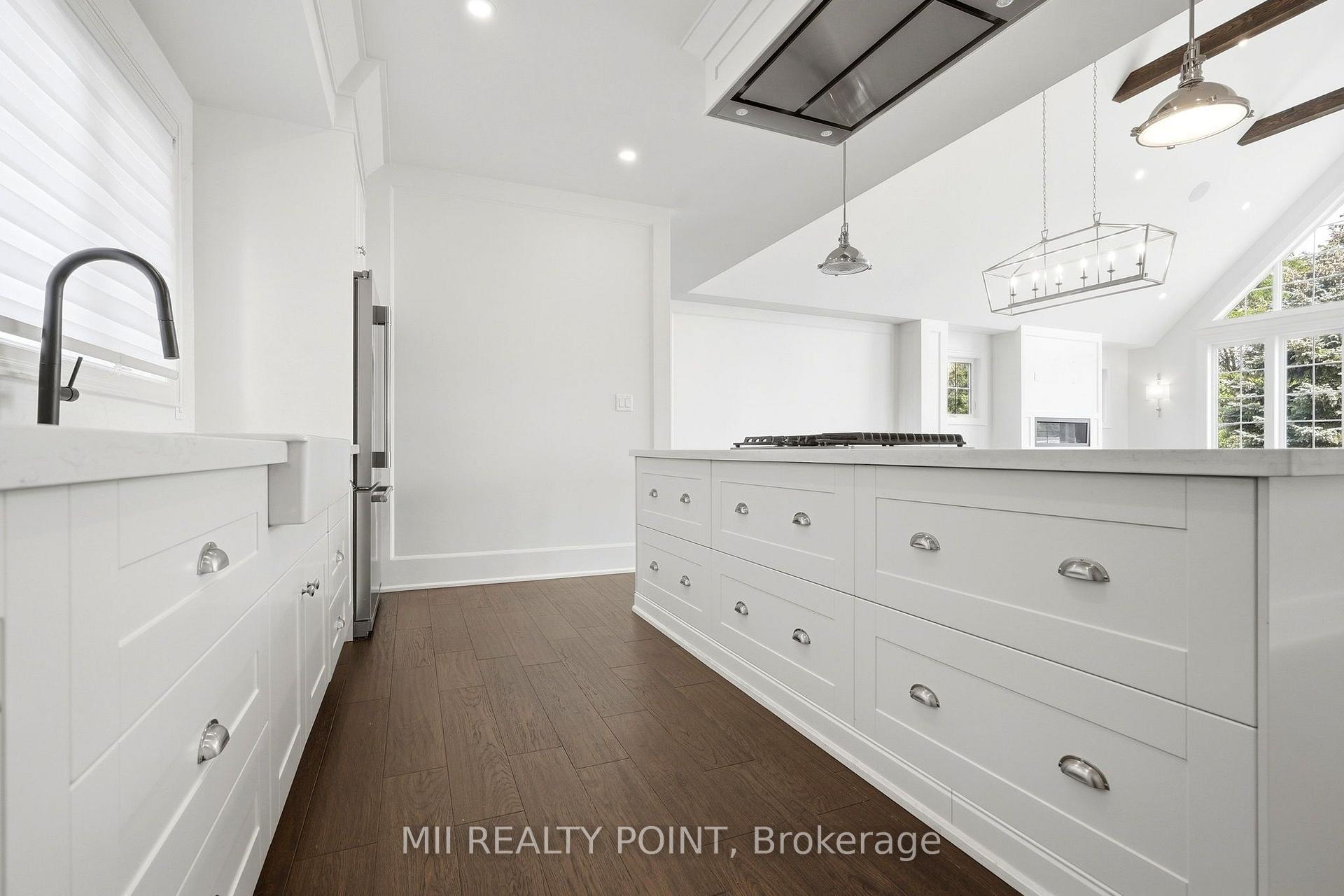 Photo 12 of 881 Danforth Place, Burlington, Bayview — HOMEH