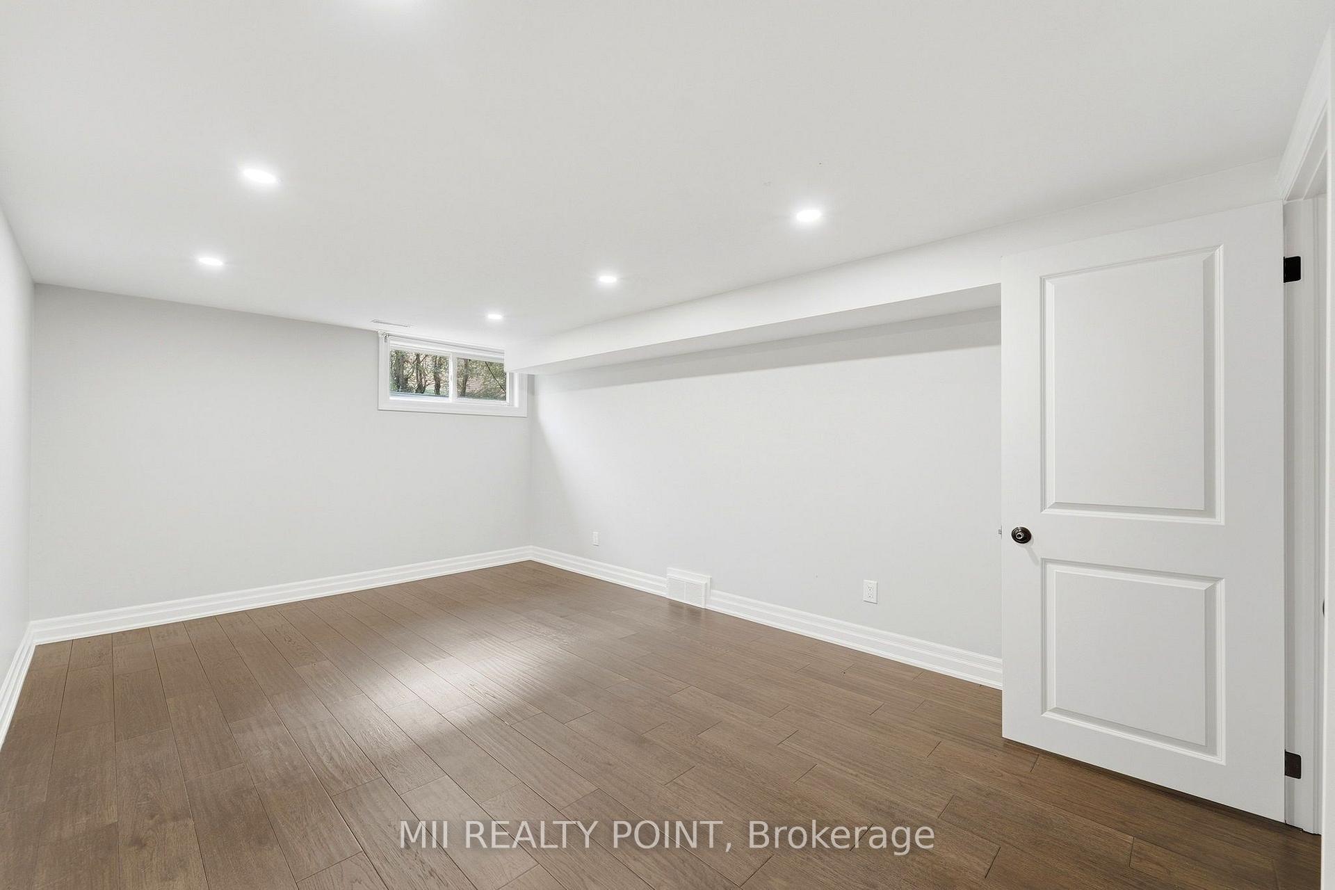 Photo 33 of 881 Danforth Place, Burlington, Bayview — HOMEH