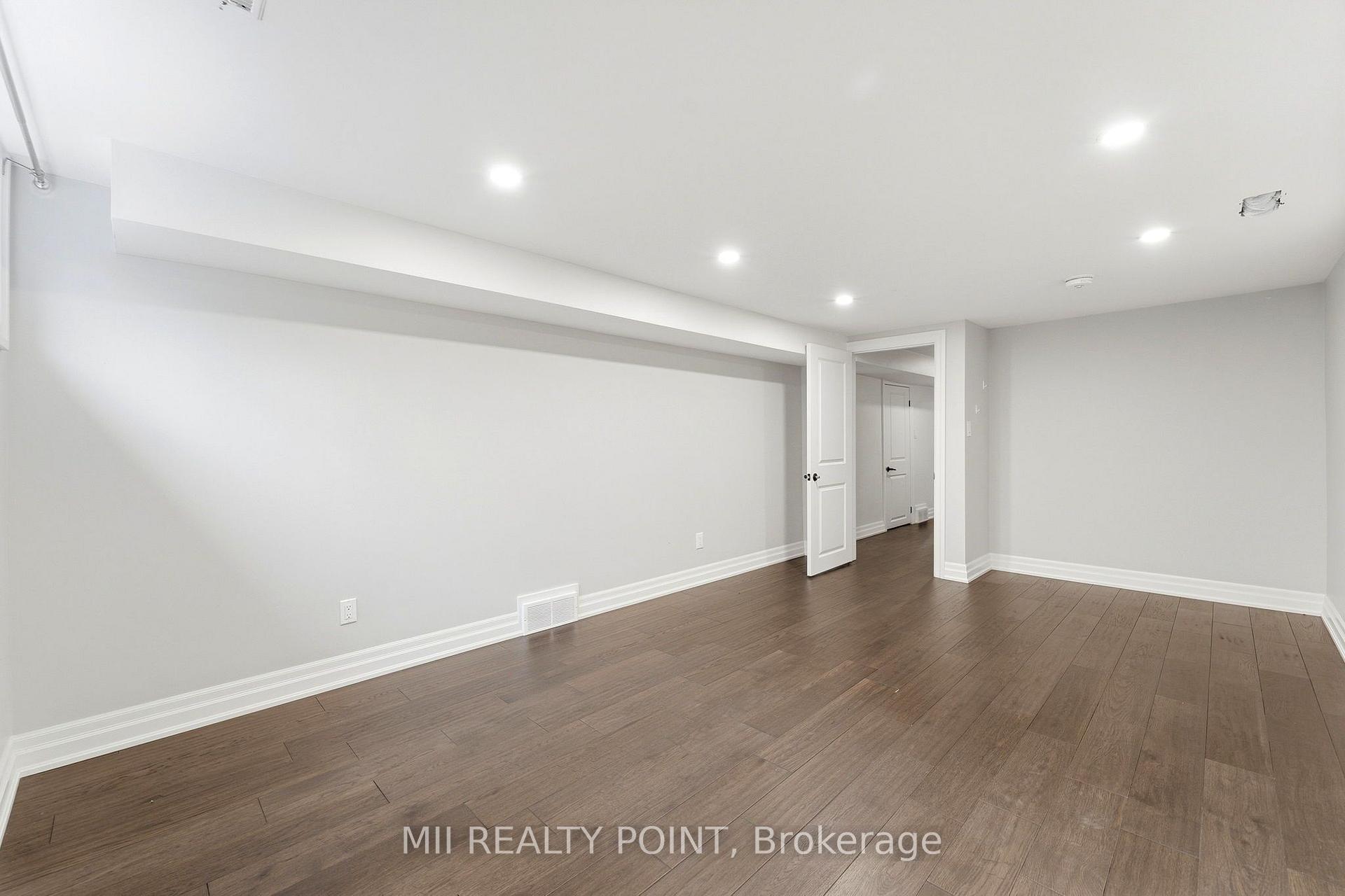 Photo 34 of 881 Danforth Place, Burlington, Bayview — HOMEH