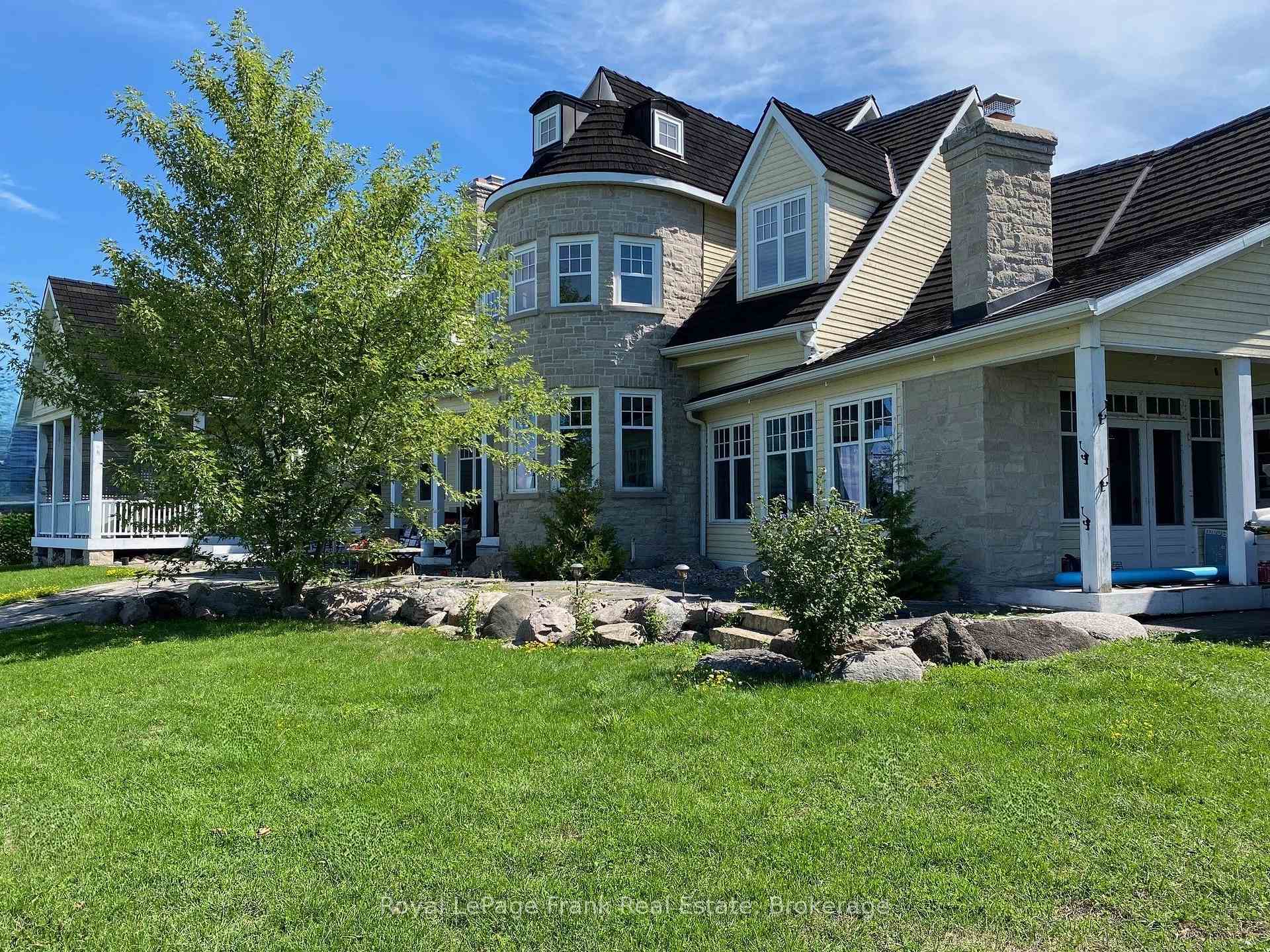 Photo 2 of 136 Lake Drive E, Georgina, Historic Lakeshore Communities — HOMEH