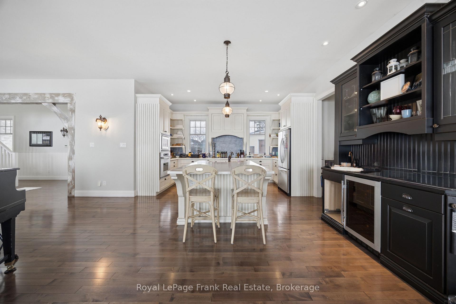 Photo 3 of 136 Lake Drive E, Georgina, Historic Lakeshore Communities — HOMEH