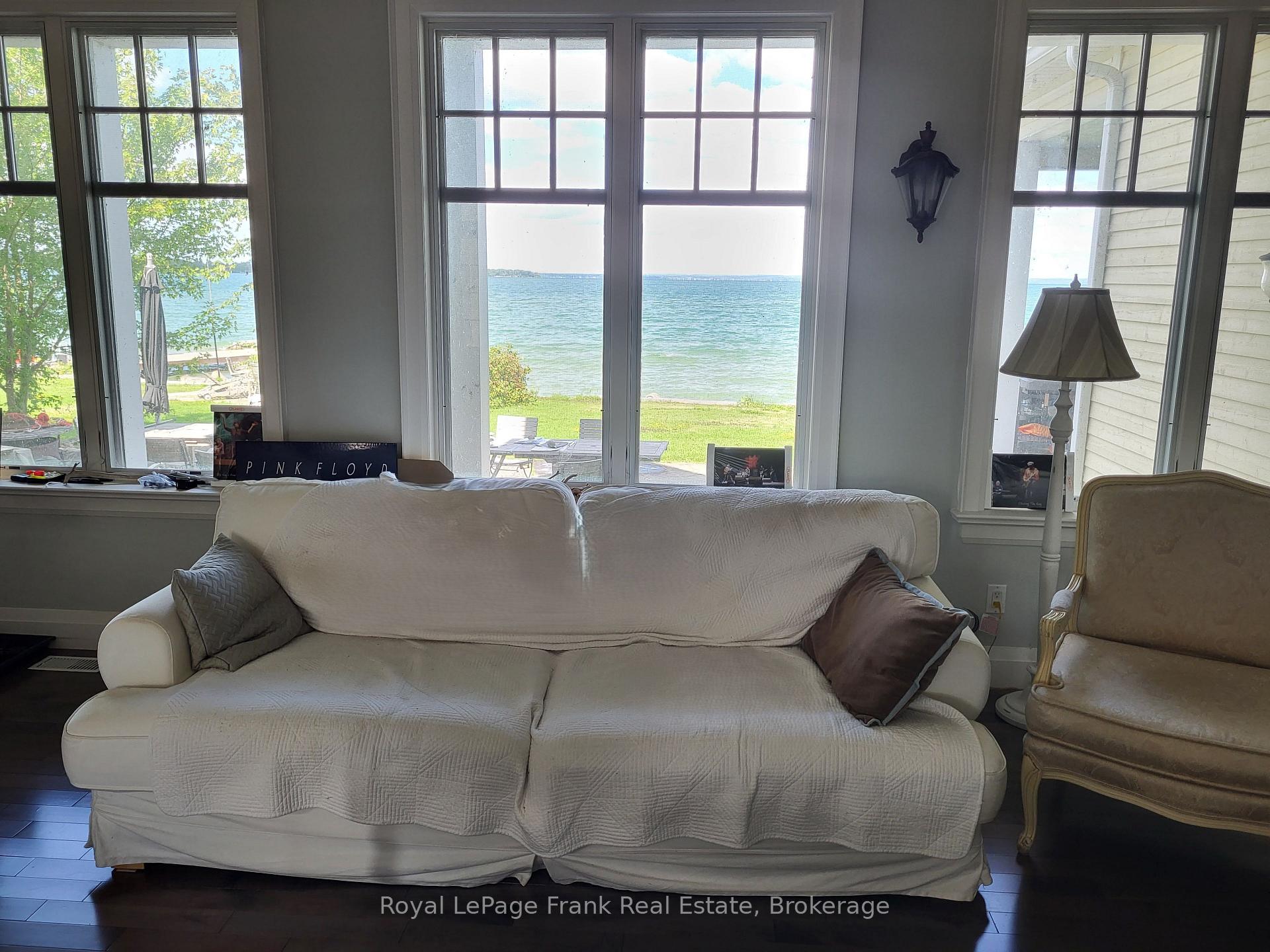 Photo 5 of 136 Lake Drive E, Georgina, Historic Lakeshore Communities — HOMEH