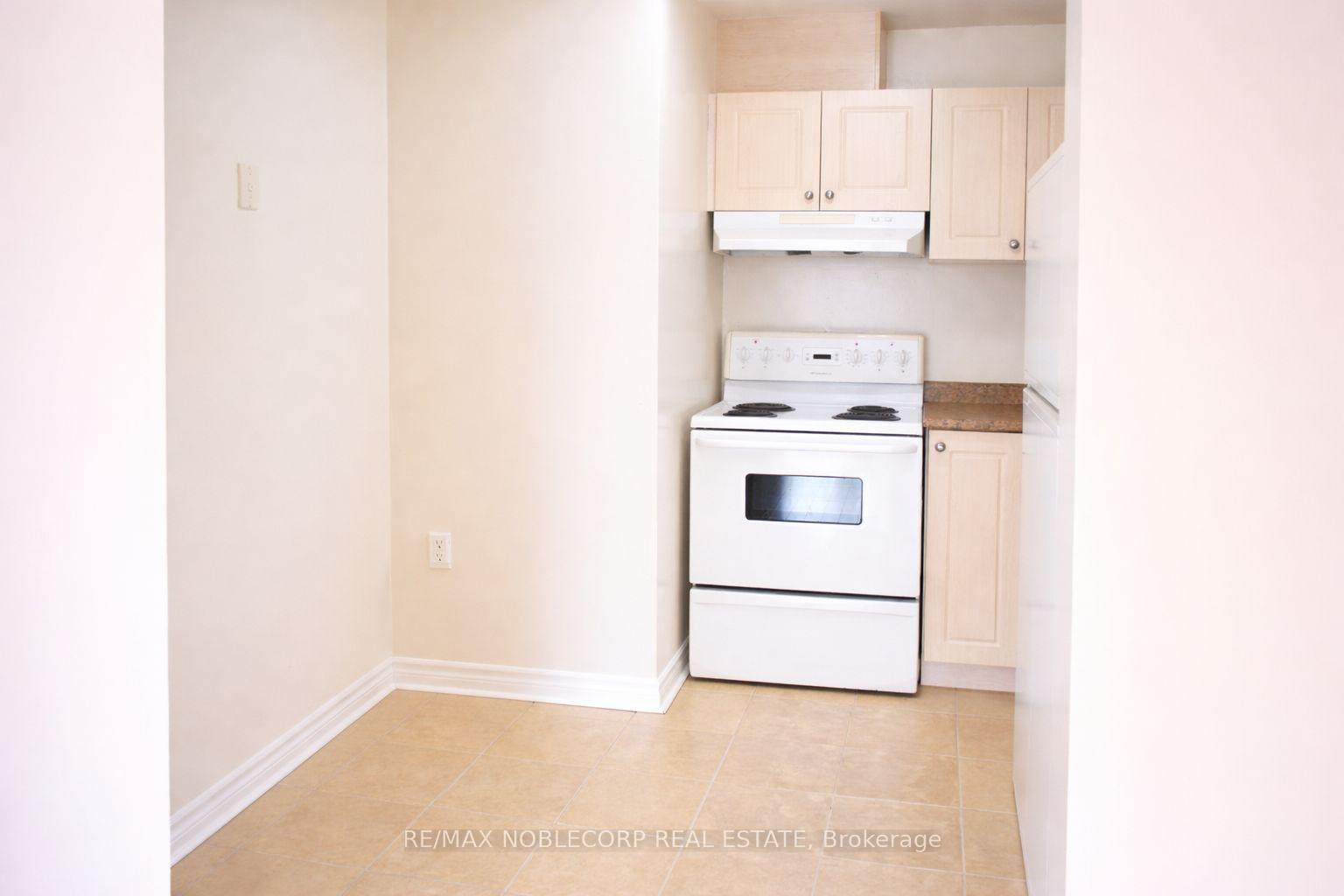 Photo 4 of Unit 901, 64 Benton Street, Kitchener, Cedar Hill — HOMEH