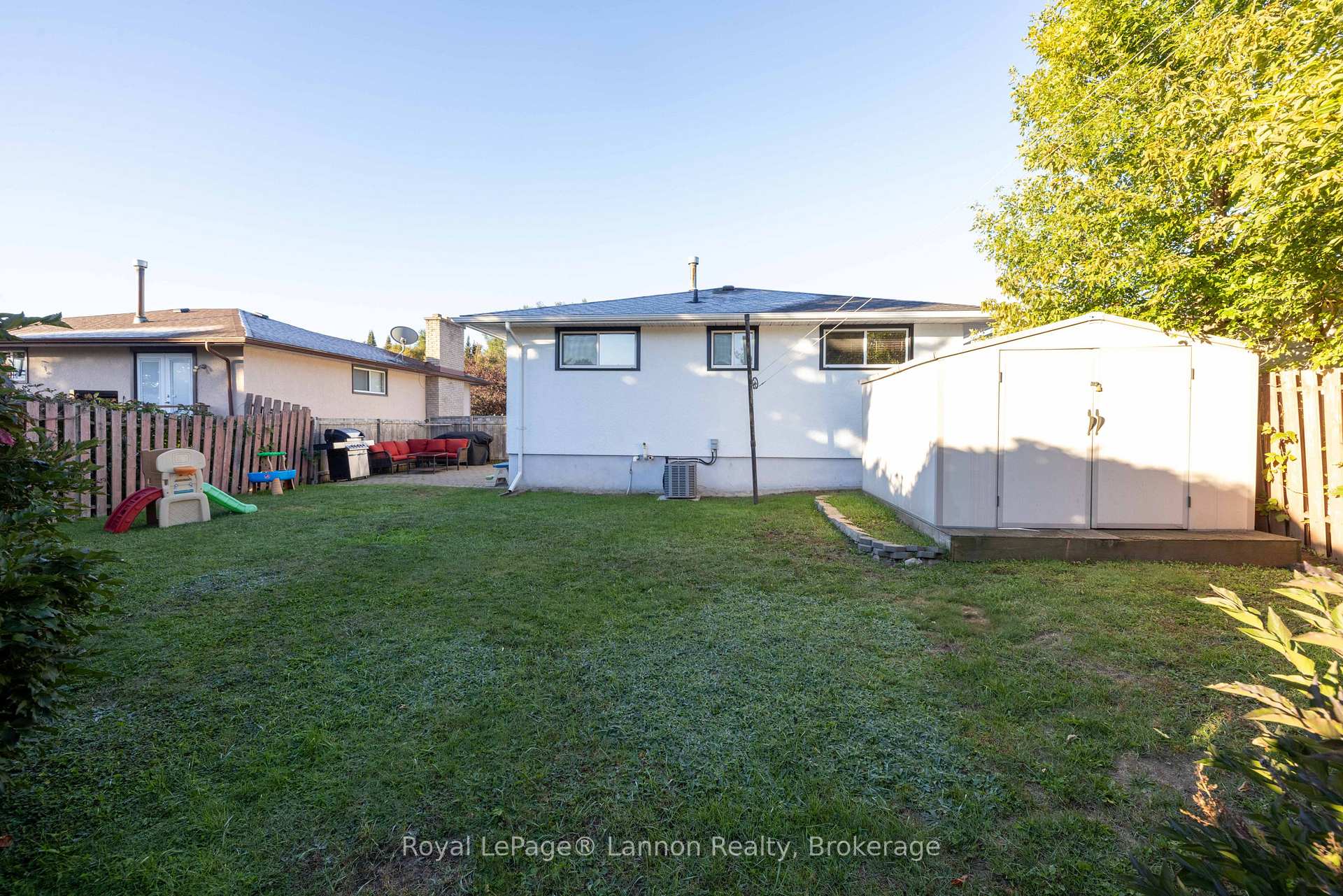 Photo 2 of 376 Ryerson Crescent, Thunder Bay, College Park — HOMEH